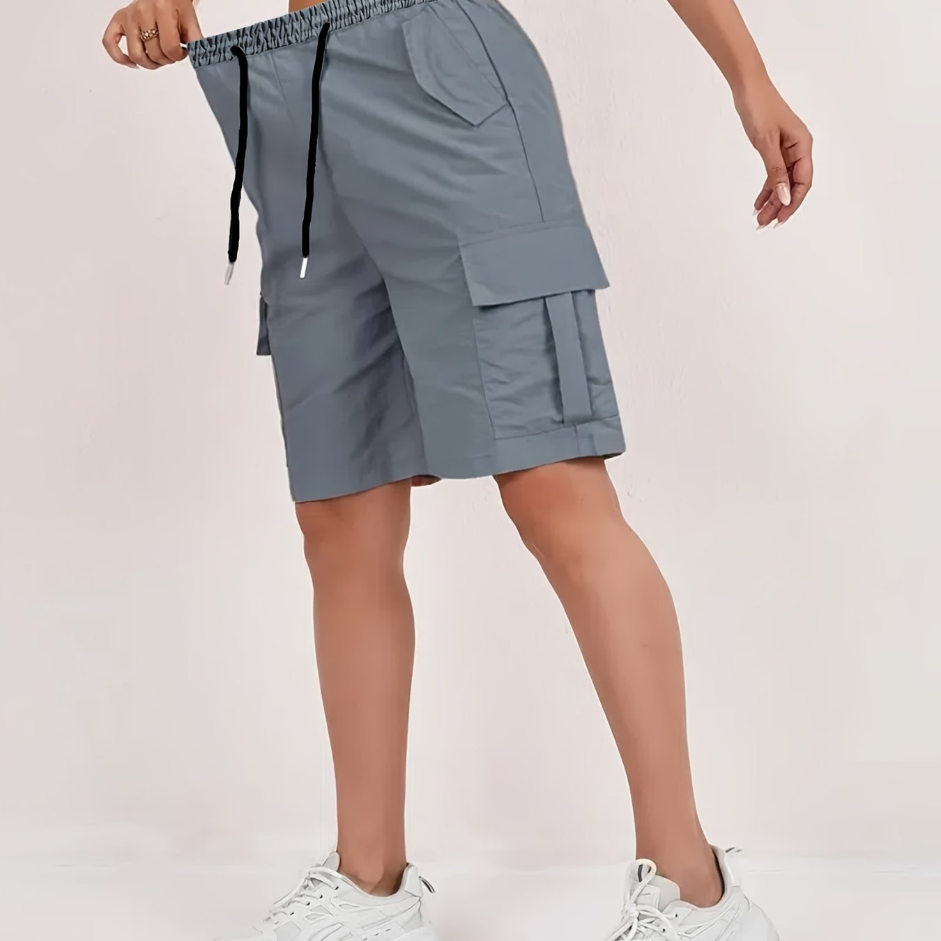 Pantalones cortos cargo de talla grande para mujer de tiro alto con múltiples bolsillos en gris claro
