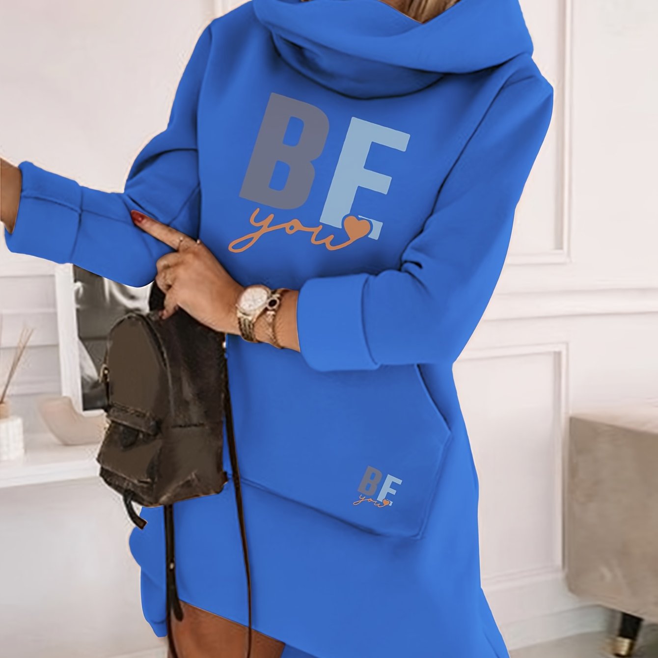 Ayollar uchun 100% polyester to'qima matodan tayyorlangan kapuchonli tunika ko'ylak, geometrik naqsh, appliqué tafsilotlari bilan, bahor, yoz va kuz uchun ideal.