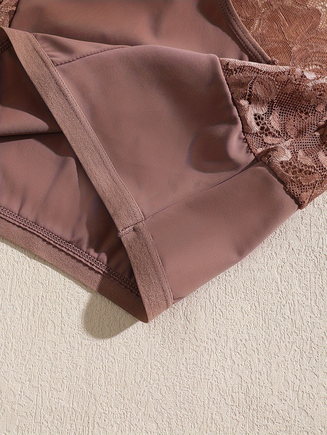 3 juft kontrast rangli dantelli ichki shimlar, qulay va nafas oladigan kiyim uchun qirralari qirrali. Ayollar uchun ichki kiyim va ichki kiyimlar uchun ideal.