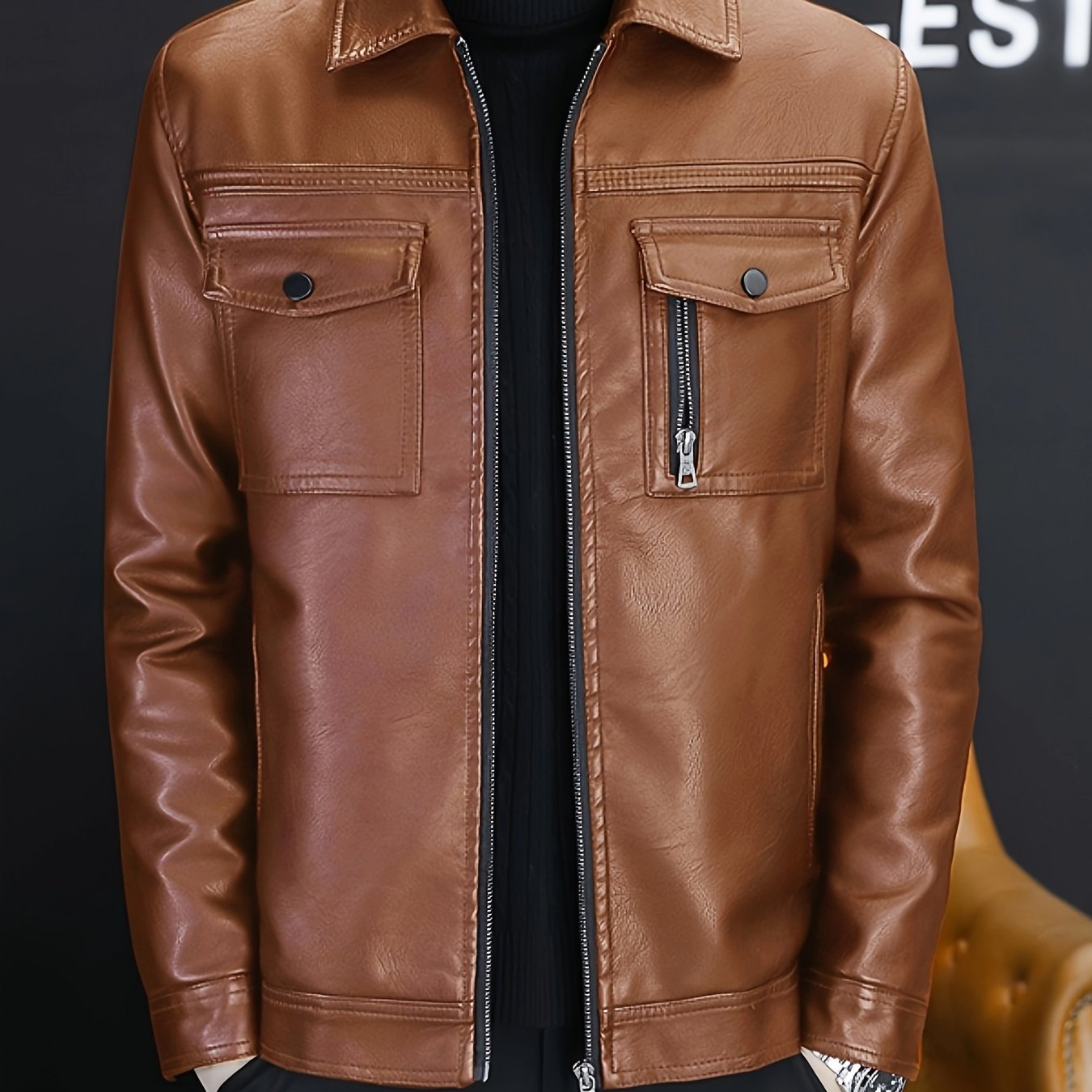 Erkaklar uchun zamonaviy qora jakk, ko'p fermuarlı cho'ntaklar, uzun yenglar va lapel yaka bilan, kuz va qish uchun, Koreya modasidan ilhomlangan.