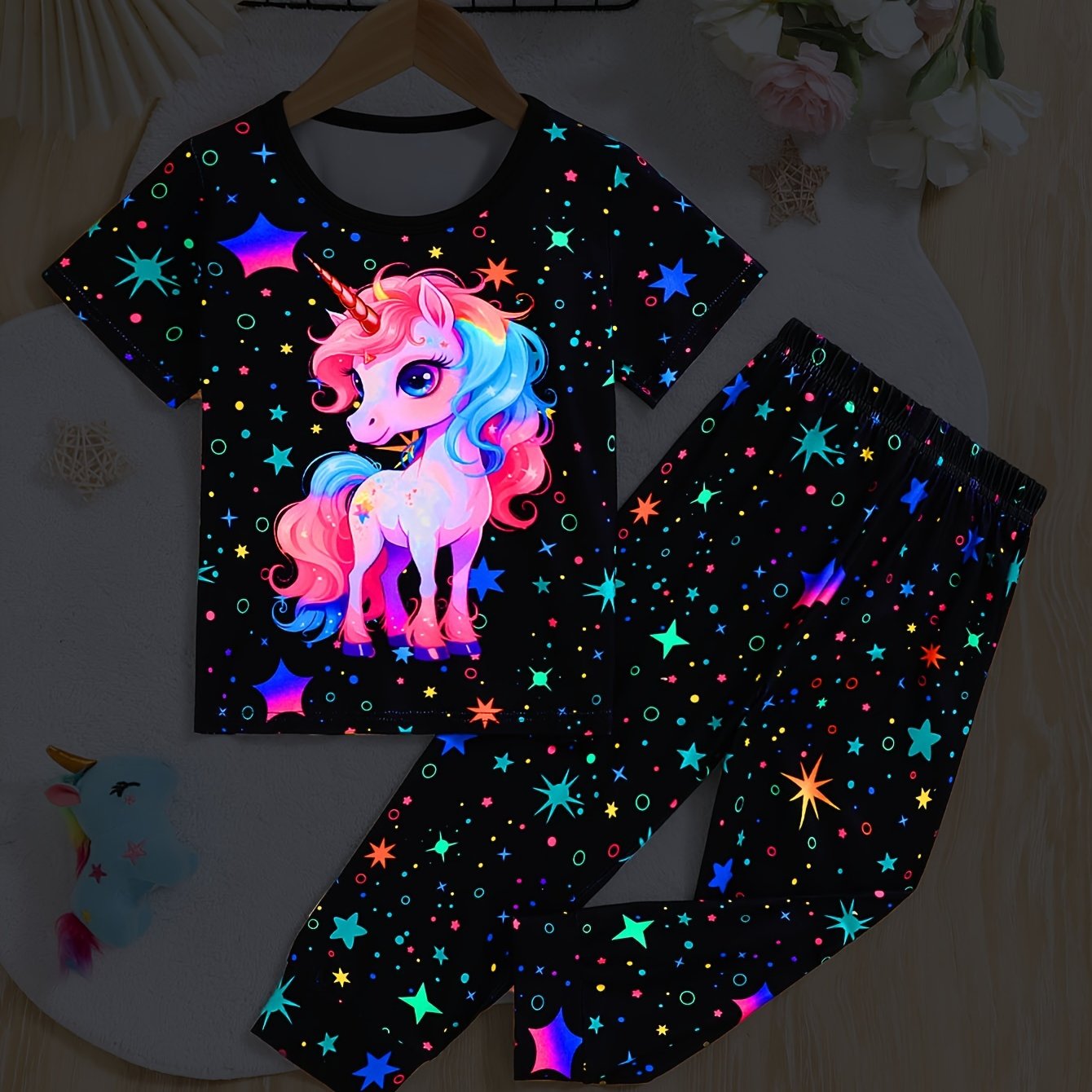 Qizlar uchun pushti unicorn va yulduz naqshli pijama to'plami, olovga chidamli, qulay qisqa yengli ko'ylak va uzun shimlar, bahor/kovak sovg'asi uchun ideal, mashinada yuvish mumkin.
