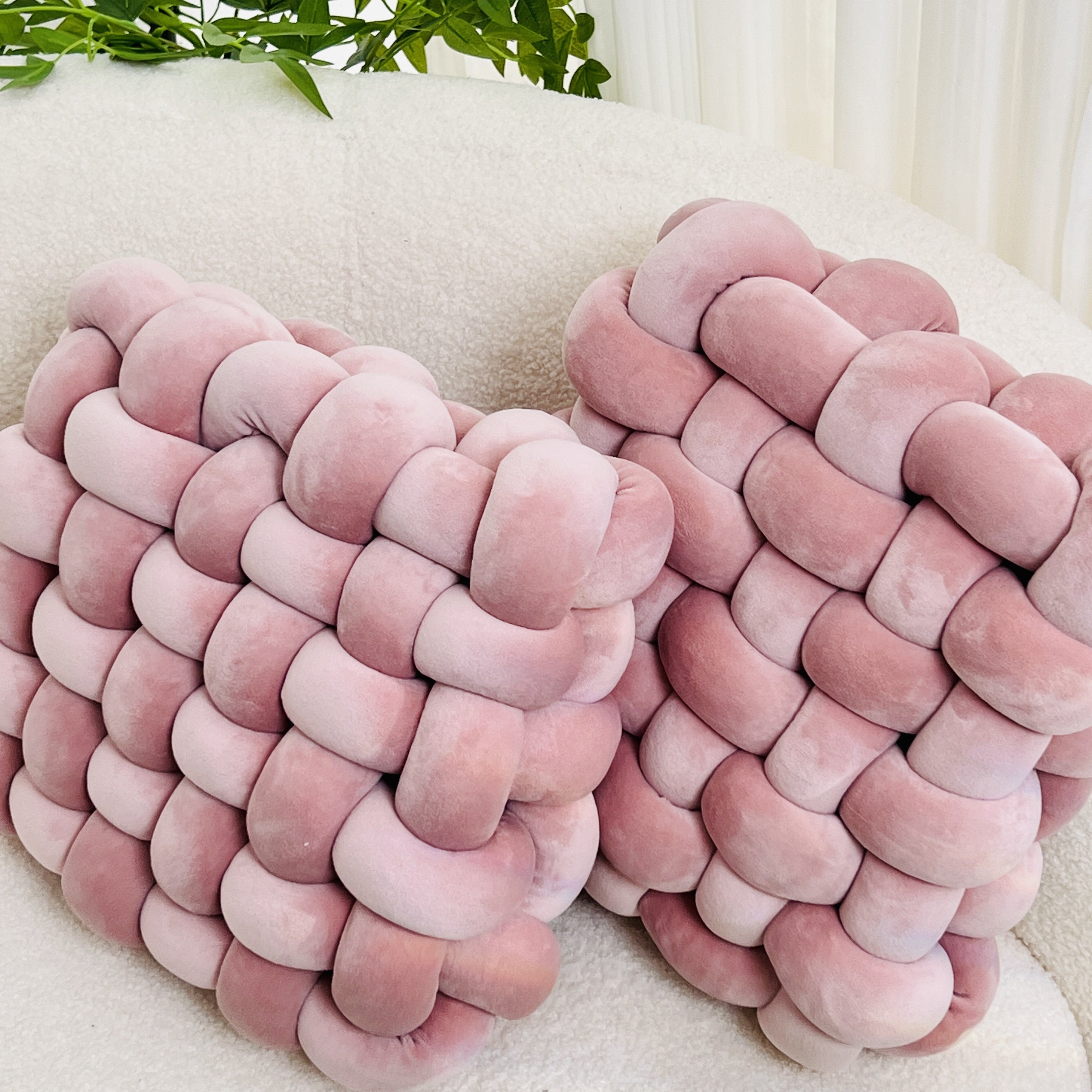 Мягкая подушка в виде узла, идеальна для домашнего декора в гостиных, спальнях и офисах.