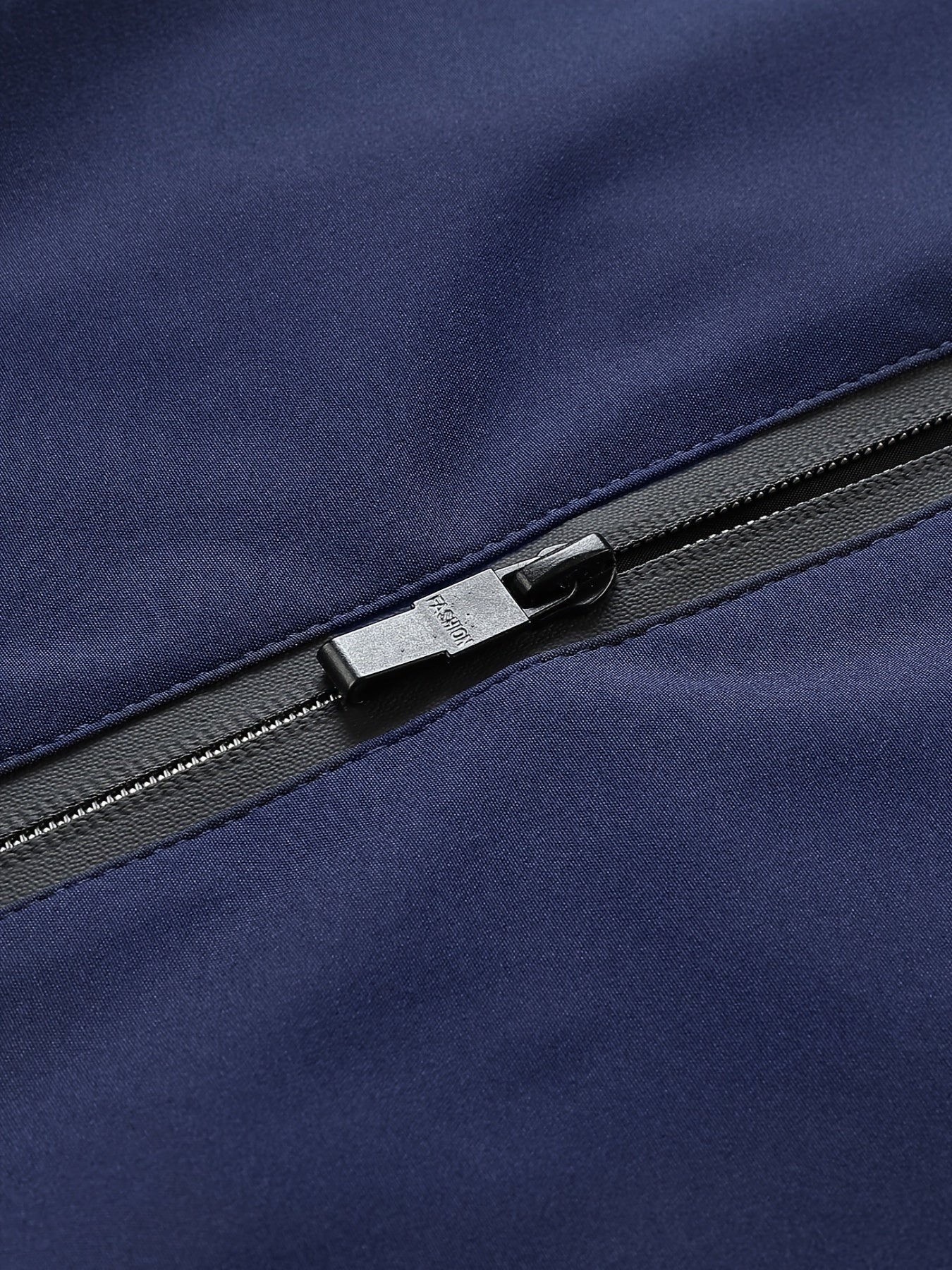 Erkaklar uchun zamonaviy kulrang va qora rangli blok-jaketi, beysbol yaka bilan. Yengil polyester, kuz uchun zip-up tashqi kiyim.