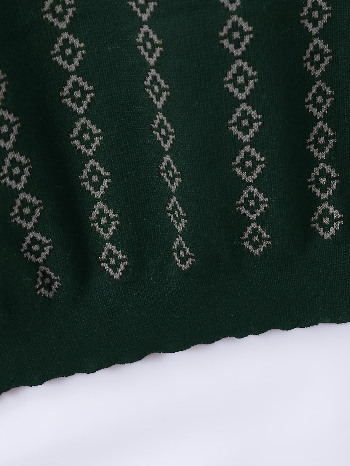 Men's Short Sleeve V-Neck Knit Sweater with Geometric Pattern for Fall Winter Casual