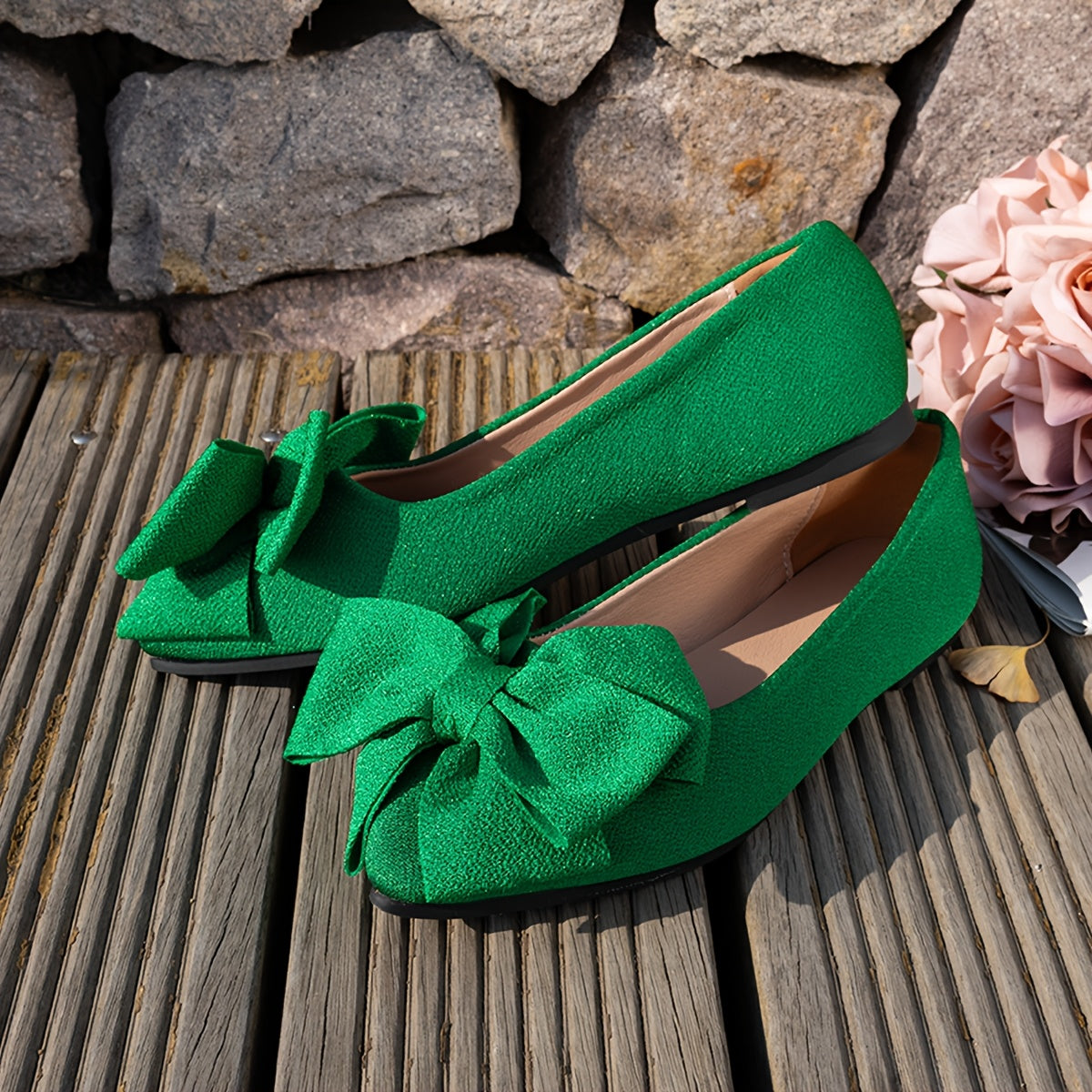 Zapatos planos de mujer con una correa y lazo para pies anchos