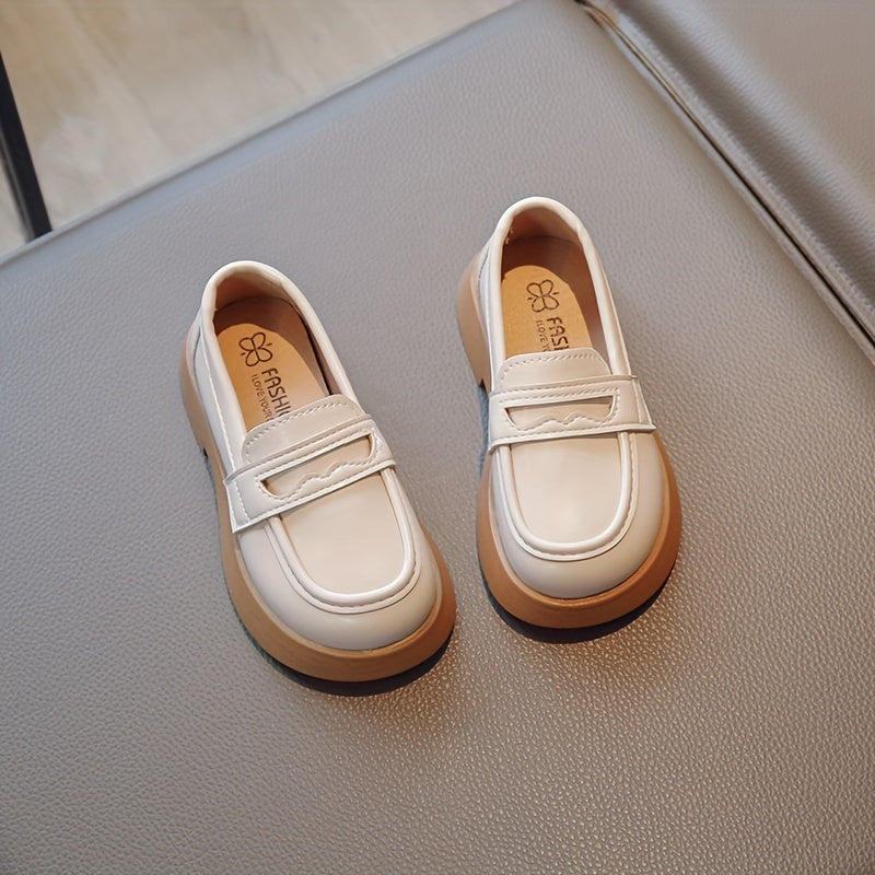 Qizlar uchun klassik Mary Jane poyabzallari, barcha mavsumlar uchun mukammal.