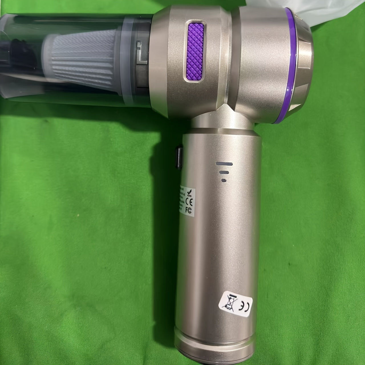 Kuchli qo'l vakuum tozalagich, uzoq muddatli batareya, simsiz va barcha yuzalar uchun ko'p funksiyali aksessuarlar bilan.