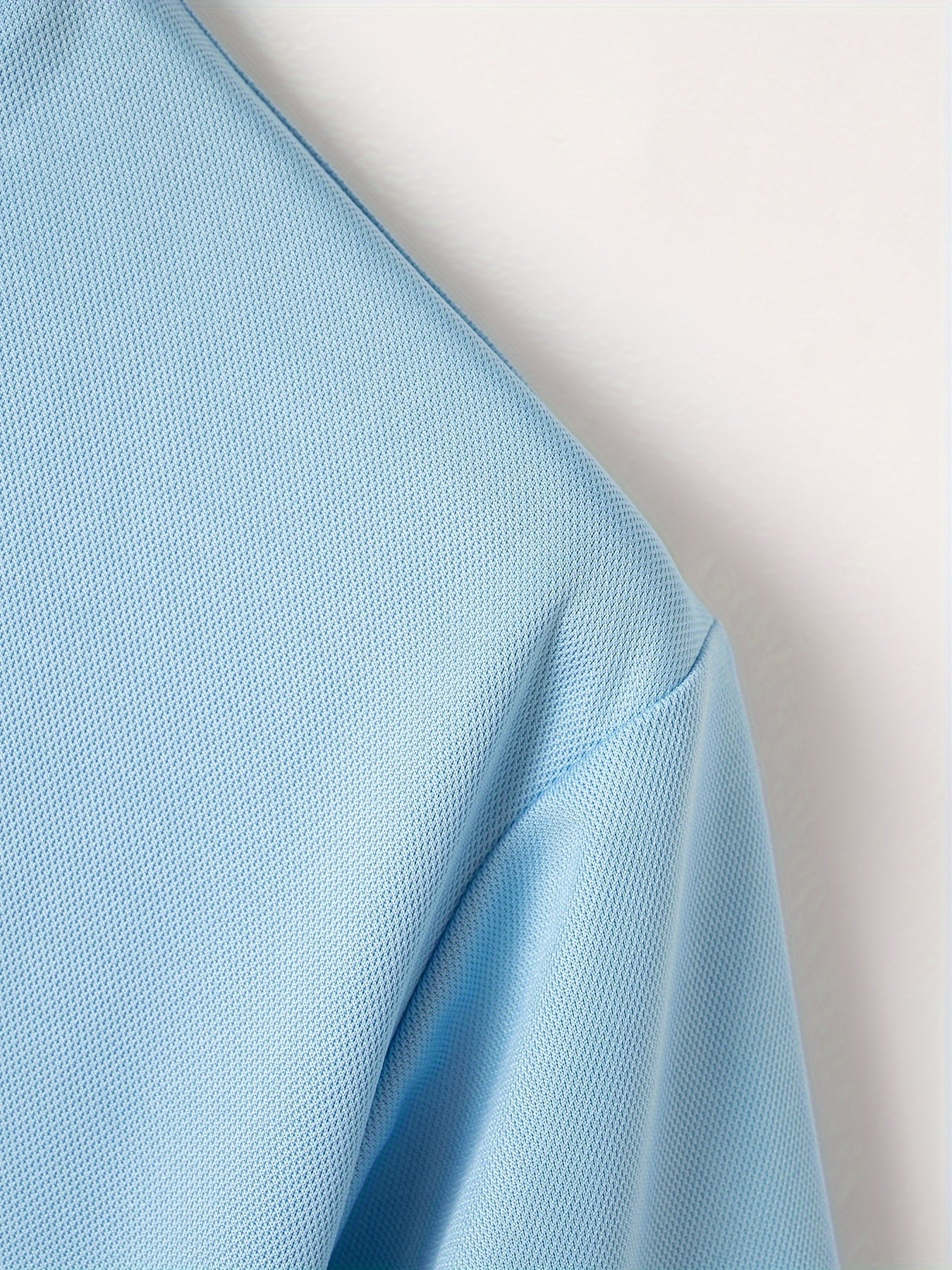 Erkaklar uchun bir rangli turli xil yengsiz Henley futbolkasi, yoz uchun mukammal, tasodifiy sport uchun sovg'a.