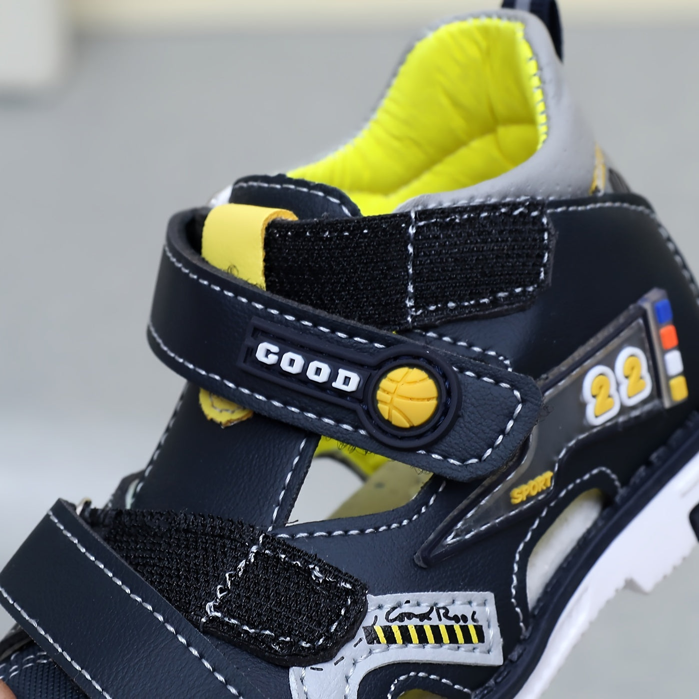 Boys White Sandals Breathable PU Upper TPR Sole Hook-and-Loop Closure Casual Spring Summer Fall