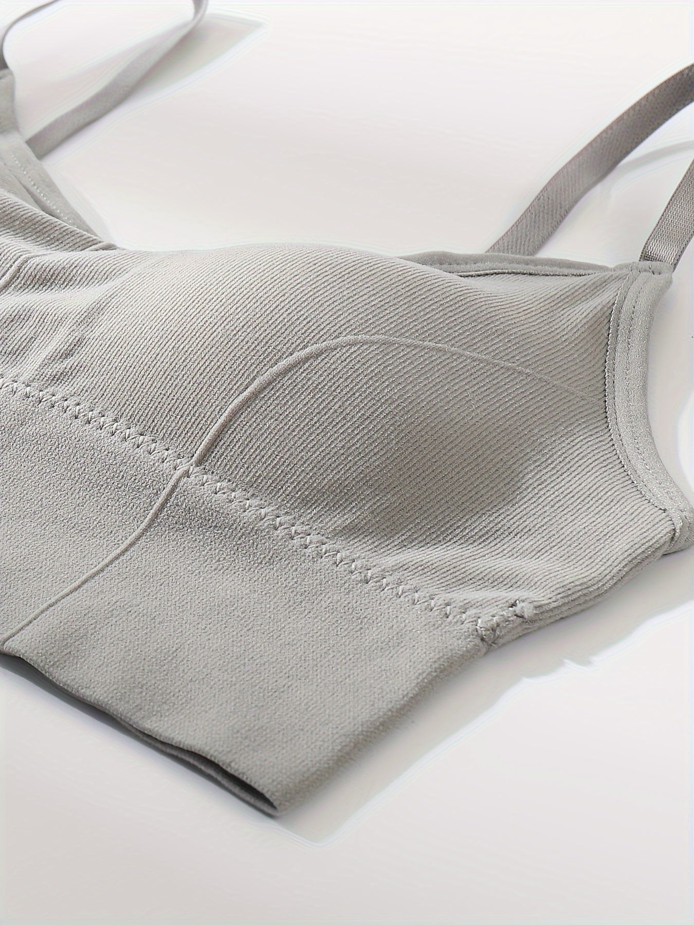 3 простых однотонных топа-камис, которые мягкие, удобные и универсальные, идеально подходящие для женского нижнего белья.