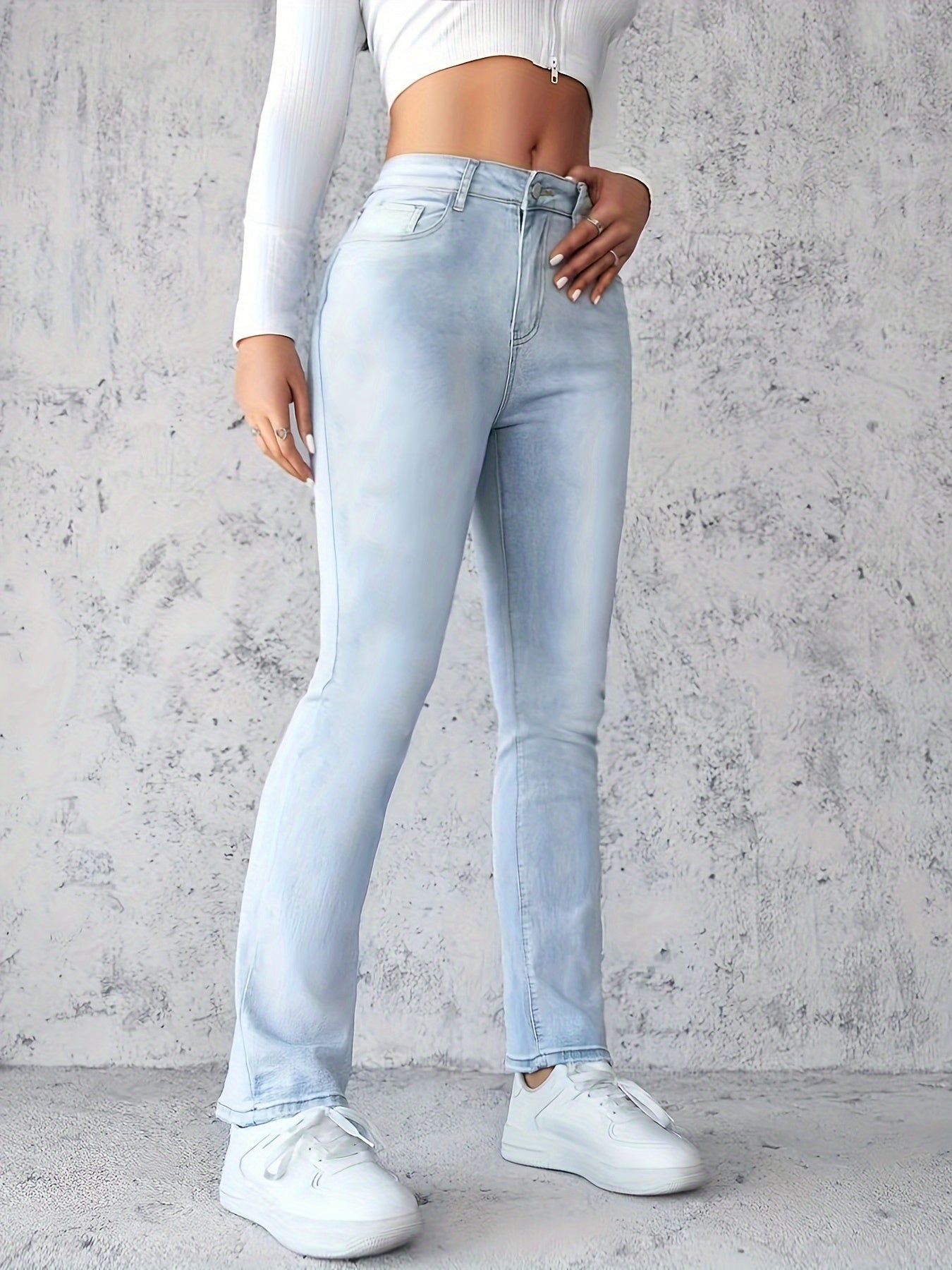 Women's Light Blue Distressed High-Waisted Straight Leg Jeans with Pockets