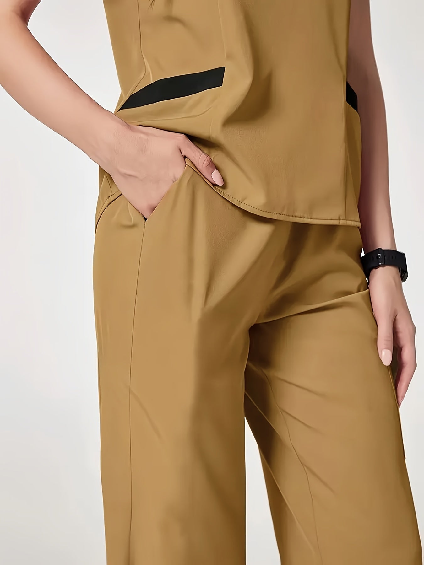 Bir to'plam erkaklar va ayollar uchun 100% polyesterdan tayyorlangan tibbiy kiyimlar. V-yuqori va bir rangli shimlarni o'z ichiga oladi, shifokorlar, hamshiralarga va stomatologlarga mos keladi. Barcha fasllarda kiyilishi mumkin.