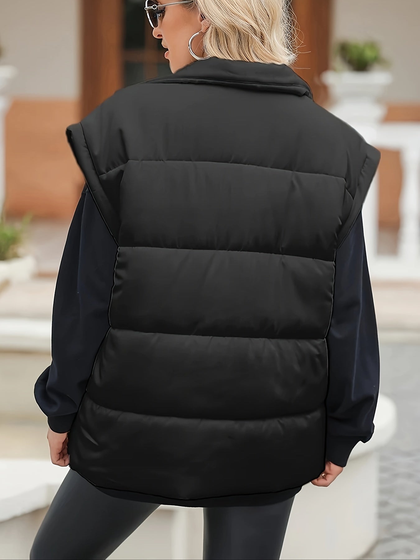 Женский жилет без рукавов большого размера в однотонном цвете