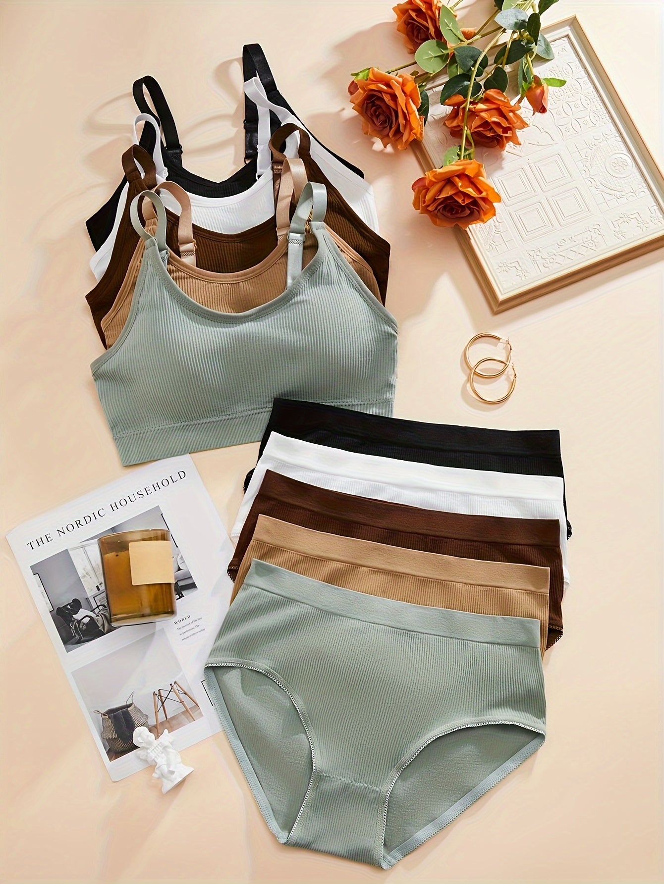 Кэжуал-костюм с комбинацией из пяти цветов