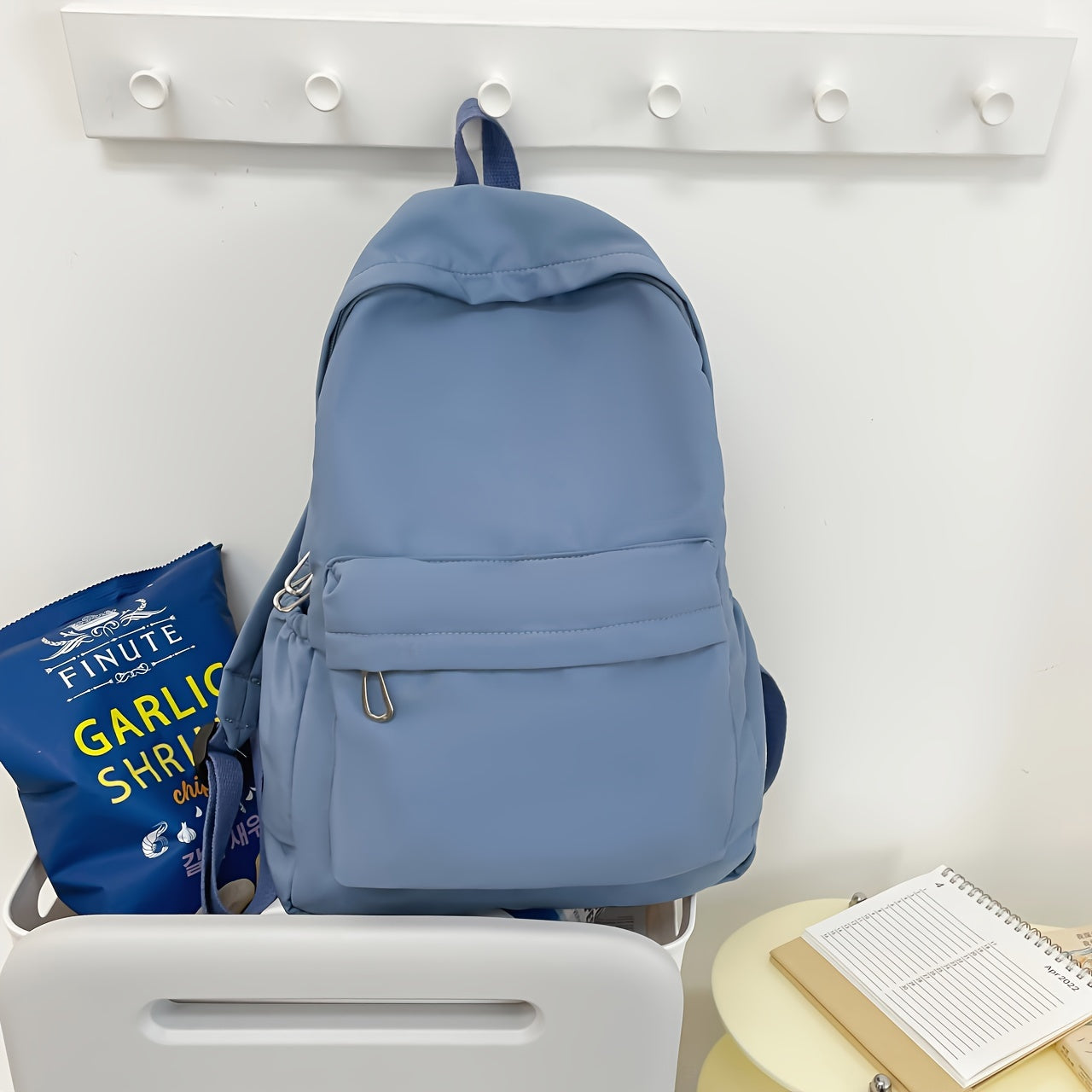 4 ta oddiy sayohat ruksaklari to'plami, bir rangda va katta sig'imga ega, maktab yoki sayohat uchun ideal.