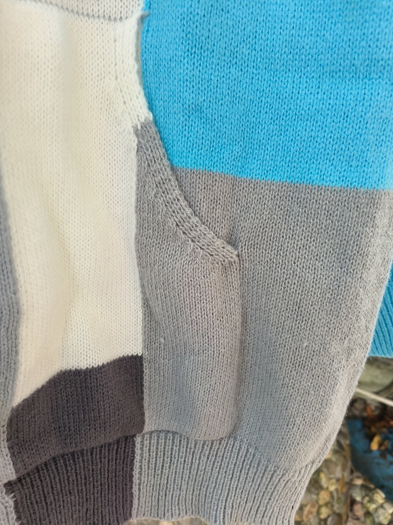 Suéter de punto con capucha y bloques de color para mujer talla grande con bolsillos