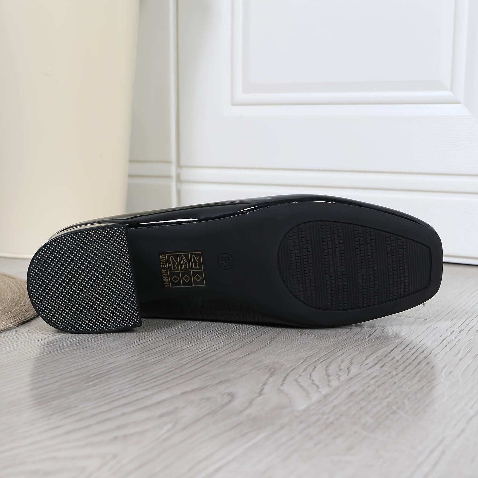 Ayollar uchun nafas oladigan, bir rangli kvadrat barmoqli poyabzal, katta o'lcham, qulay flatlar