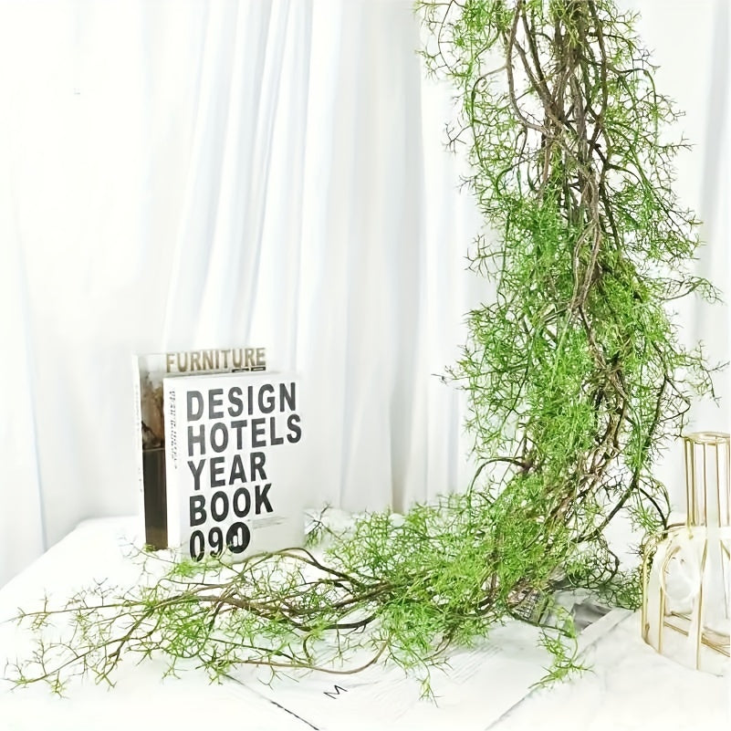 Одна винтажная искусственная водная растительность из ротанга для декоративных целей с различными применениями.