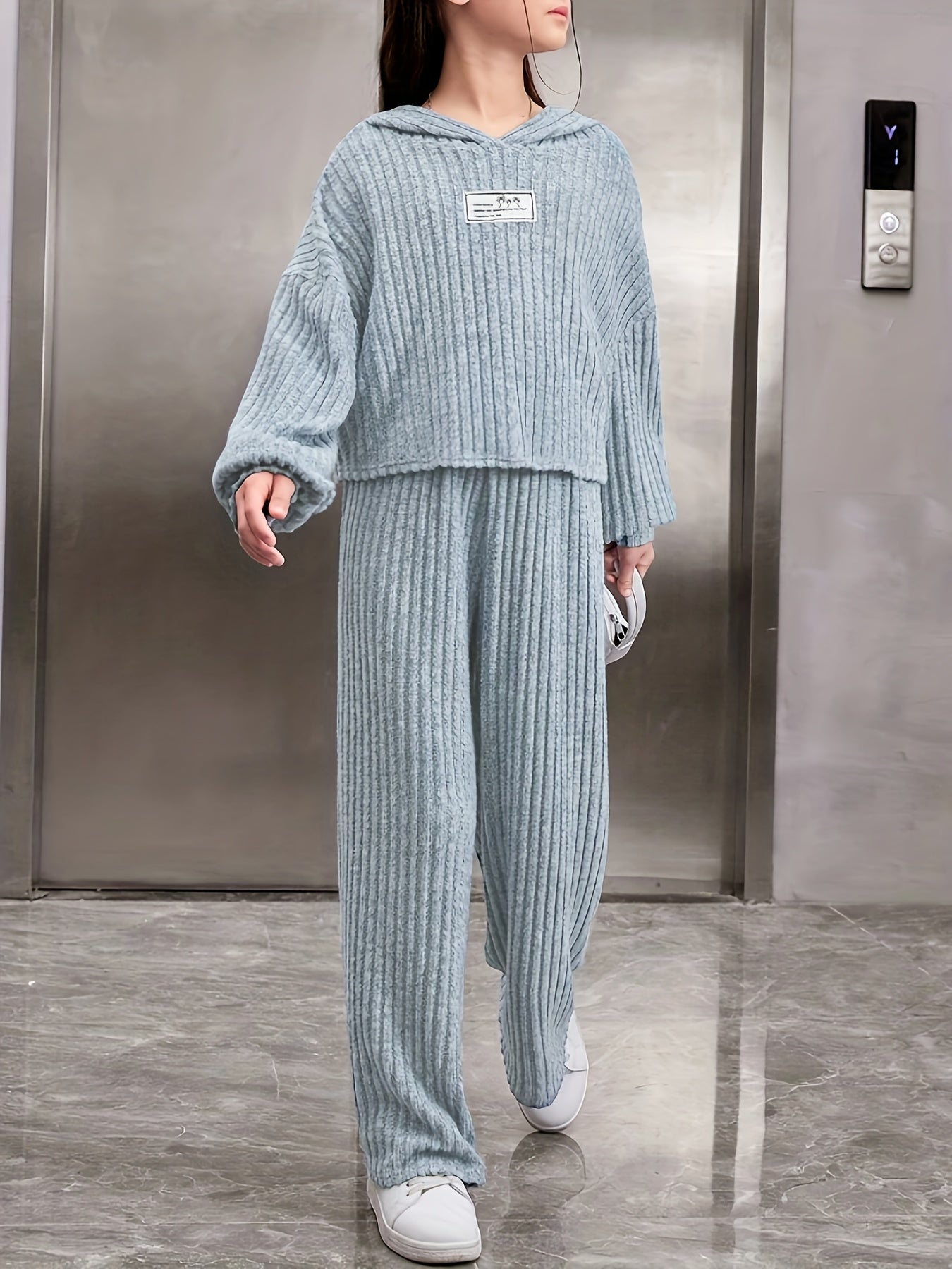 Conjunto de punto para niños con camiseta de manga larga con capucha y pantalones de pierna ancha para otoño e invierno