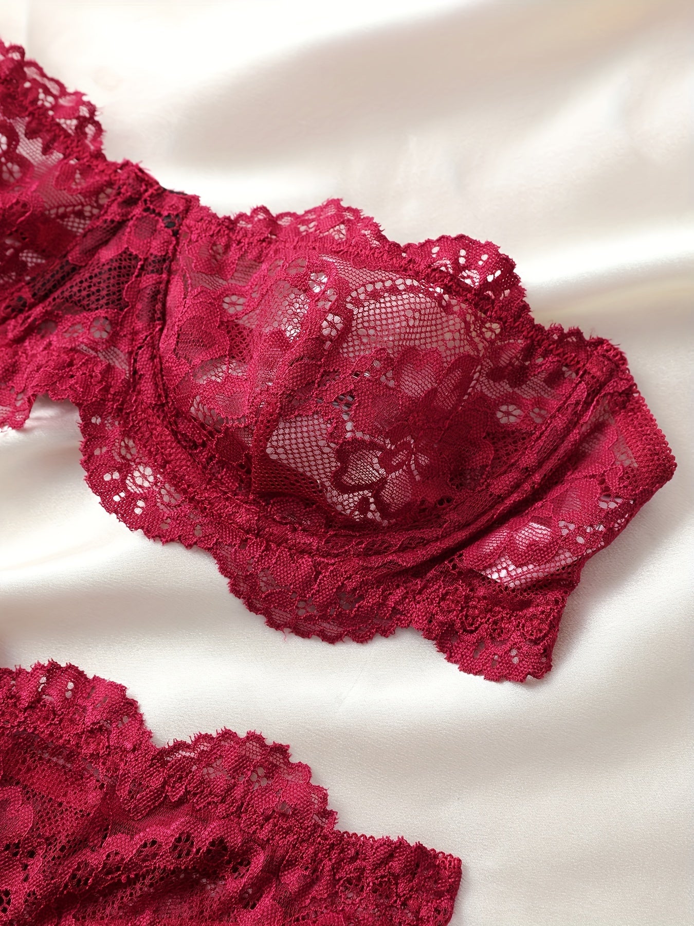 Ayollar uchun sexy dantelli ichki kiyim to'plami, trubka tepa brassiy va thong