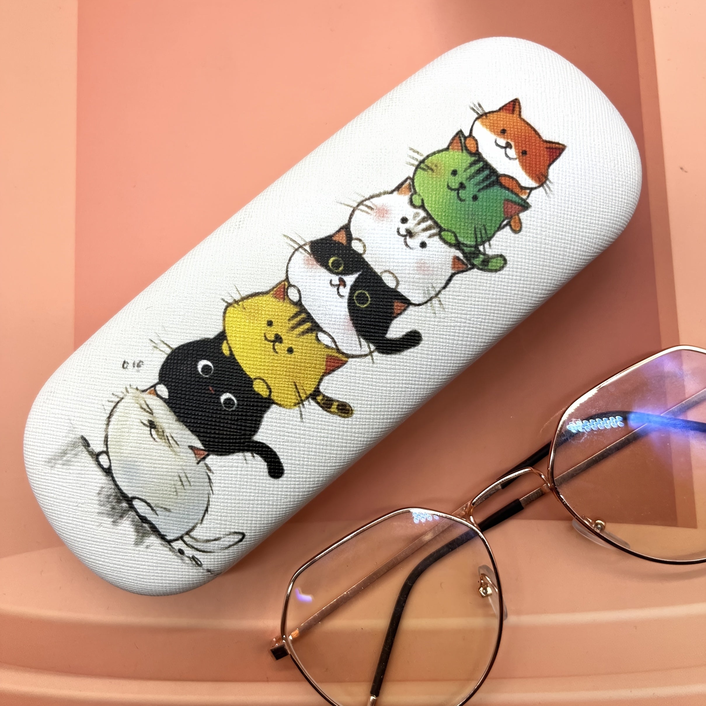 Cat-Inspired Eyeglass Case with Iron Frame and Circular Kitten Motif for Prescription Glasses
