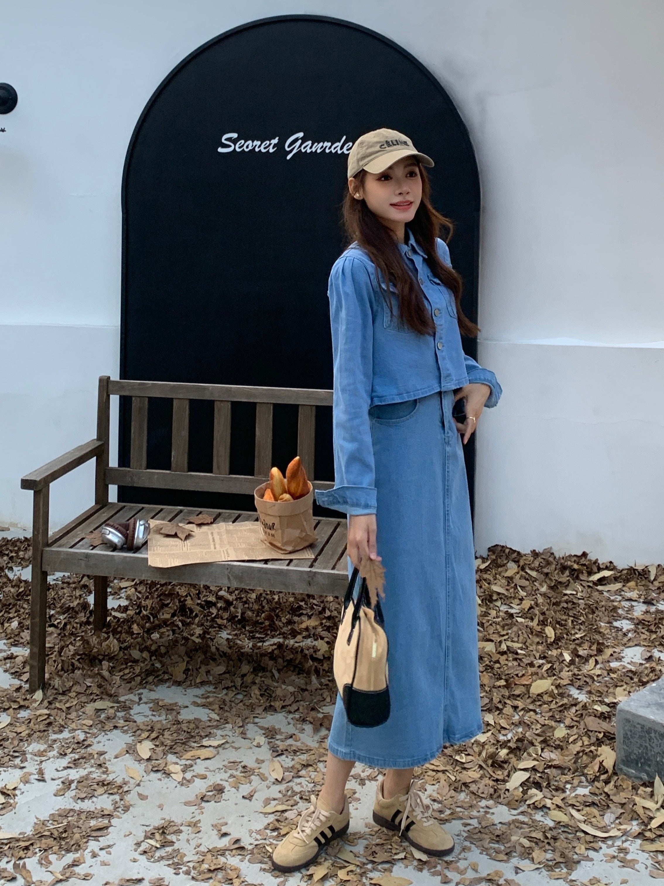 Ayollar uchun zamonaviy jinsiy kostyum