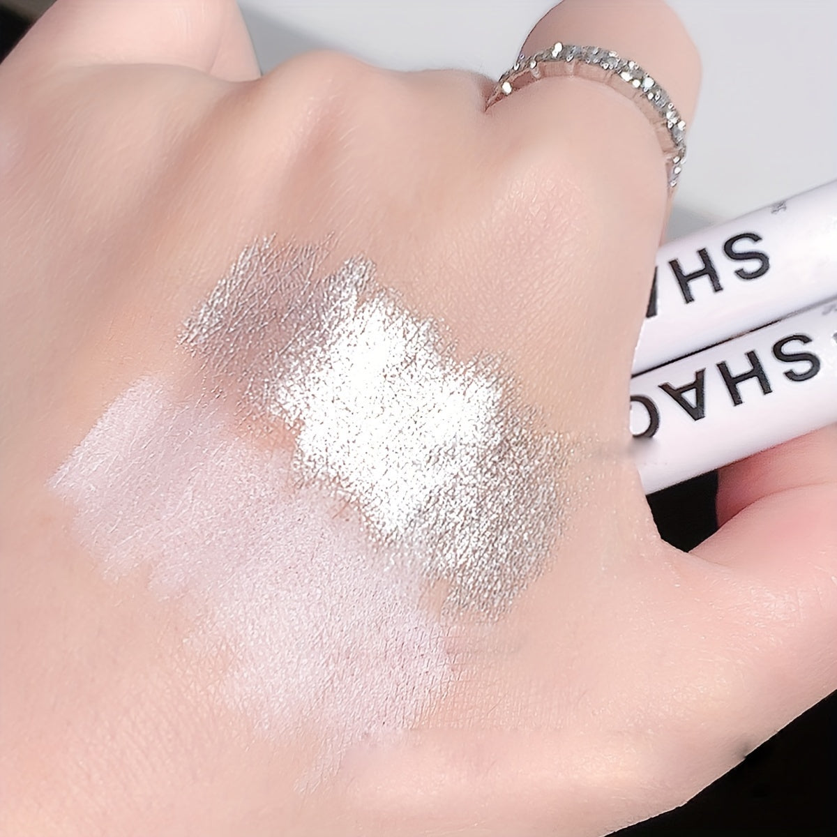 Musiqa festivali uchun ko'zni yorituvchi, ko'z burchaklari uchun yorqinlashtiruvchi qalam, porloq ko'z qopqog'i qalam.