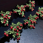 Vintage va nozik qizil kranberry brosh, rhinestone meva dizayni bilan, har qanday mavsum uchun mos. To'ylar va bayramlar uchun ideal sovg'a.