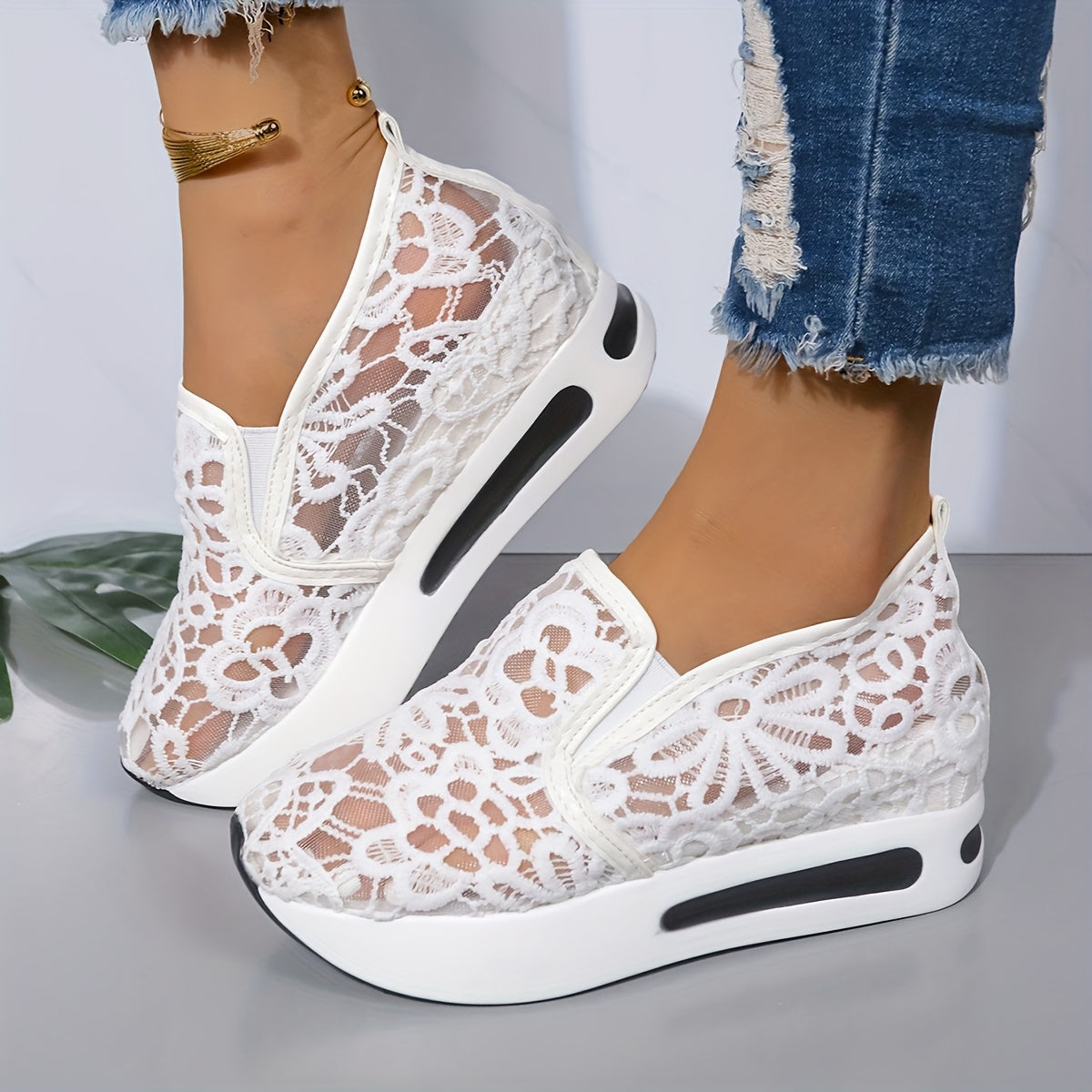 Women's Floral Embroidered Slip-On Sneakers Breathable Mesh Casual Shoes