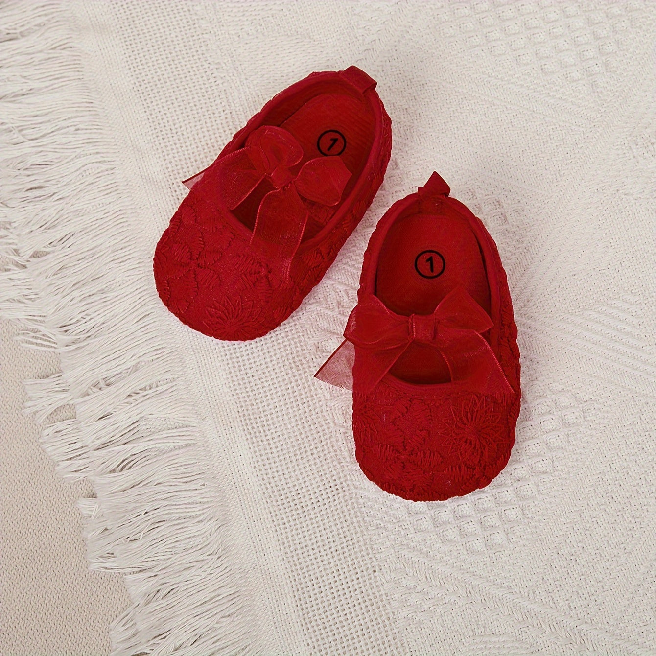 Kichkina qizlar Mary Jane poyabzali yumshoq taglik chiziqlari bilan gullar bilan bolalar poyabzali 0-15 oy uchun