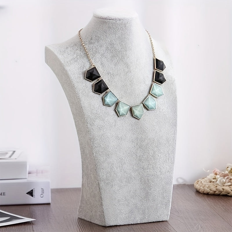 Стойка для демонстрации серых бархатных ожерелий для домашнего и розничного использования