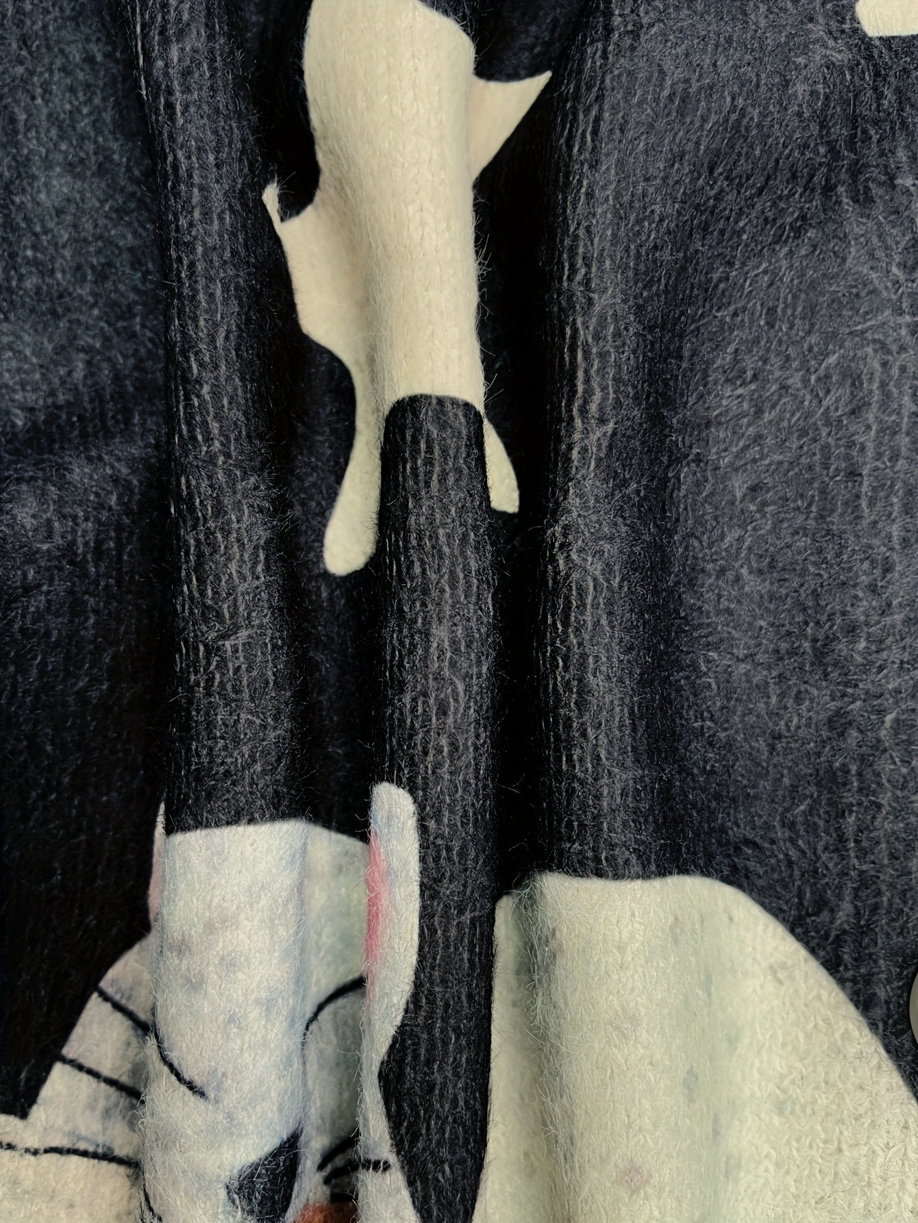 Ayollar uchun katta o'lchamdagi mushuk bosimli V-yengli qisqa cardigan uzun yengli sviter