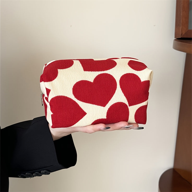 Ayollar uchun velvet qizil makup sumkasi. Sayohat uchun zarur bo'lgan buyumlar, teri parvarishi, kozmetika va boshqalarni saqlash uchun ideal. Tanga, lab bo'yog'i, makup cho'tkasi, lak va gigiena uchun bo'linmalarni o'z ichiga oladi.