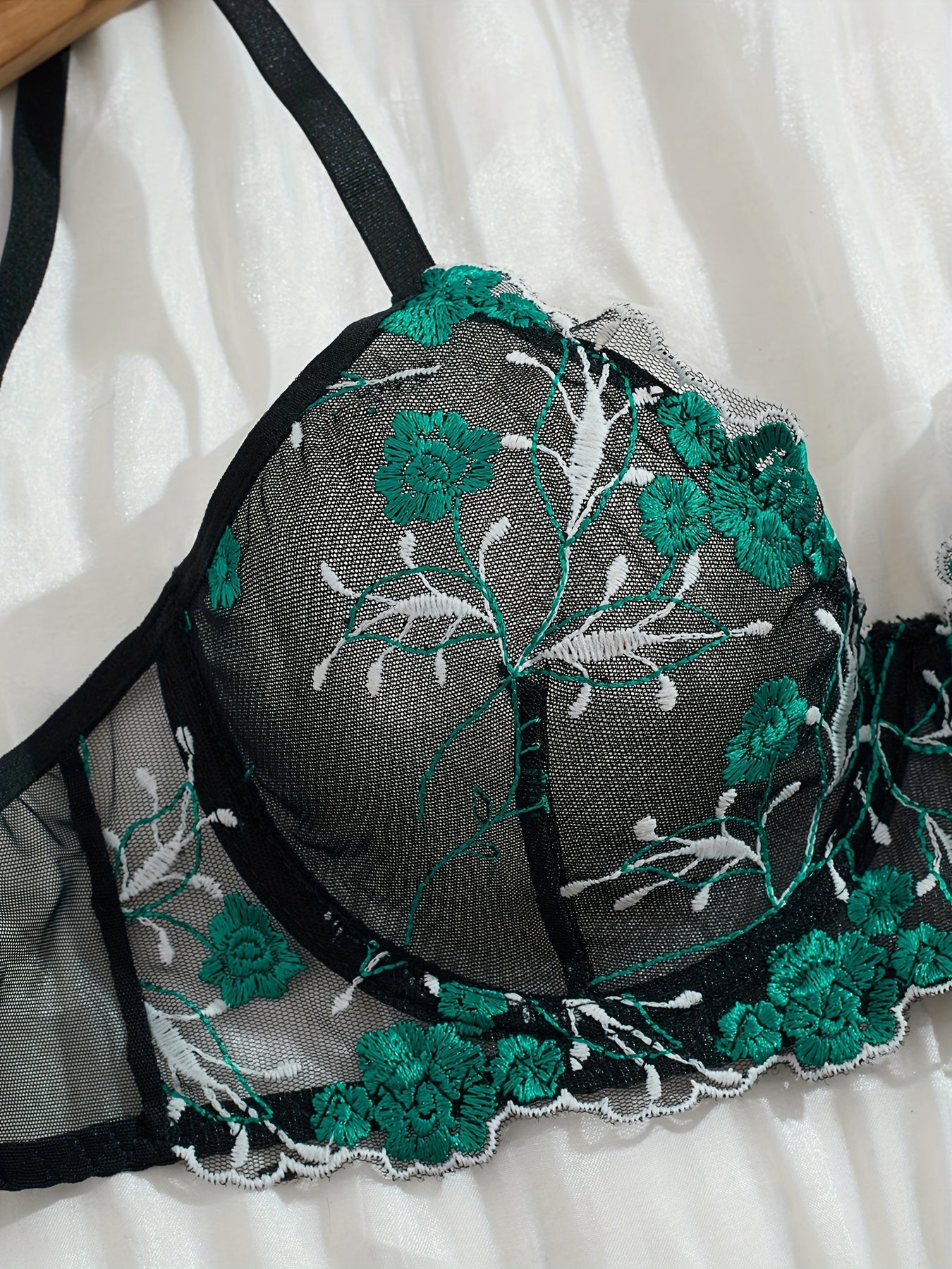 Women's Lace Bra and Panty Set with Floral Embroidery and Knitted Fabric