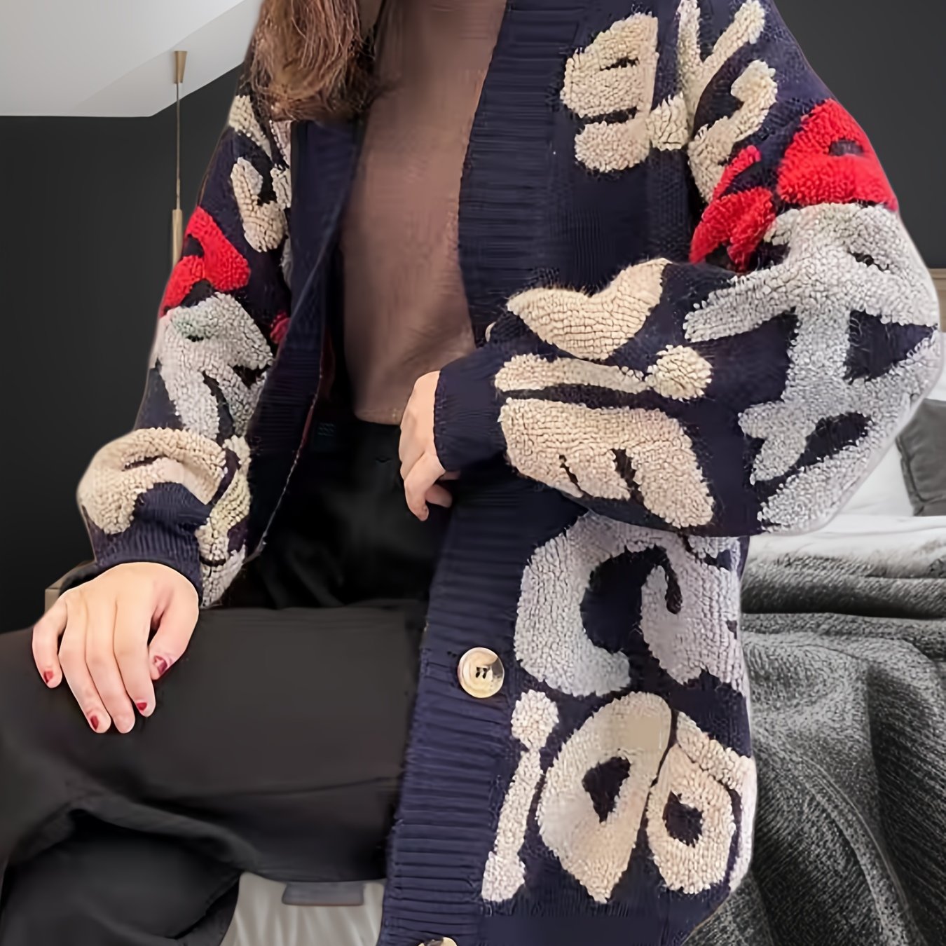 Plus o'lcham ayollar uchun trikotaj kardigan V-shaklli bo'yin tugma bilan uzun qo'lqopli qulay sviter