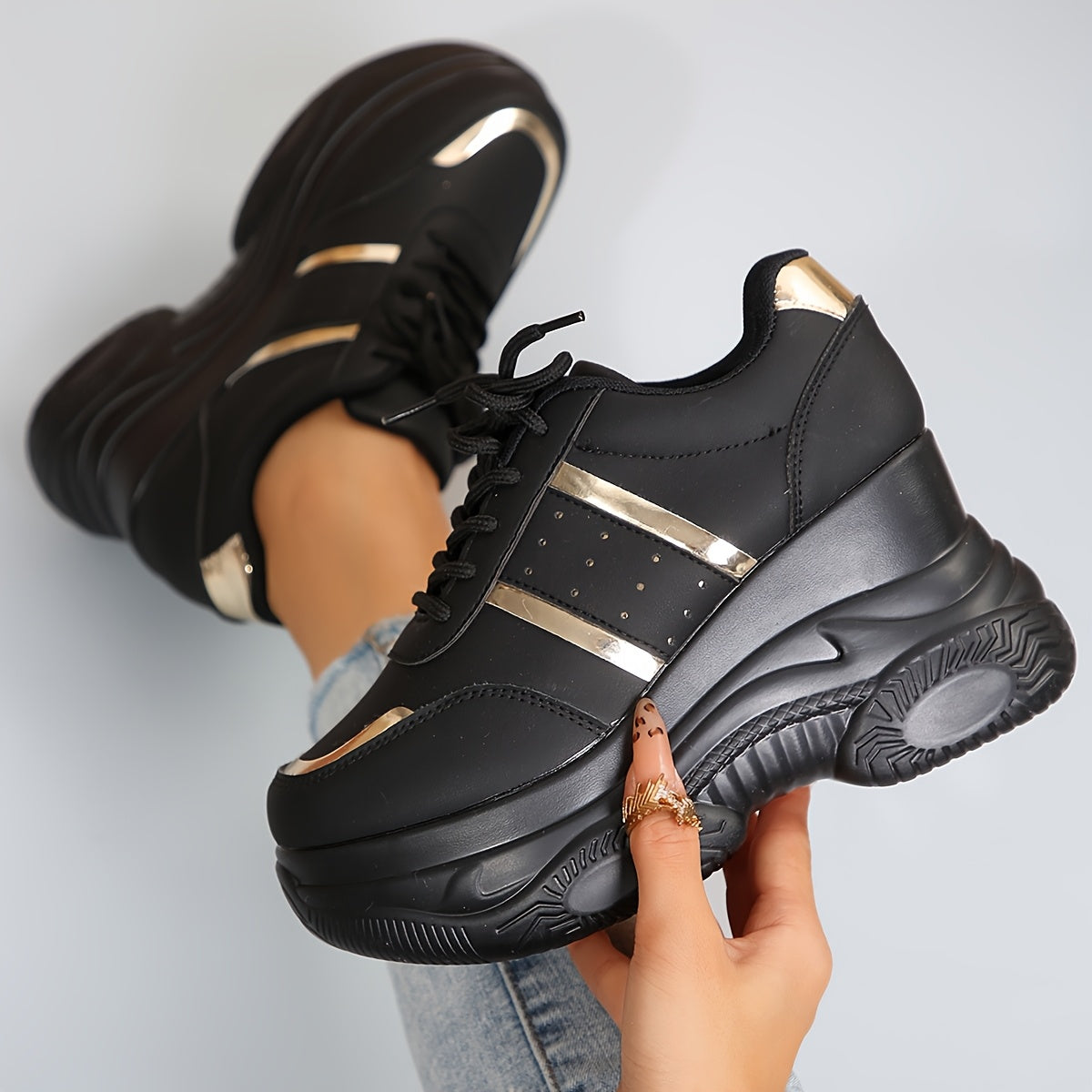 Ayollar uchun nafas oladigan Chunky sneakers qora va oltin past-cho'ntak kundalik poyabzal