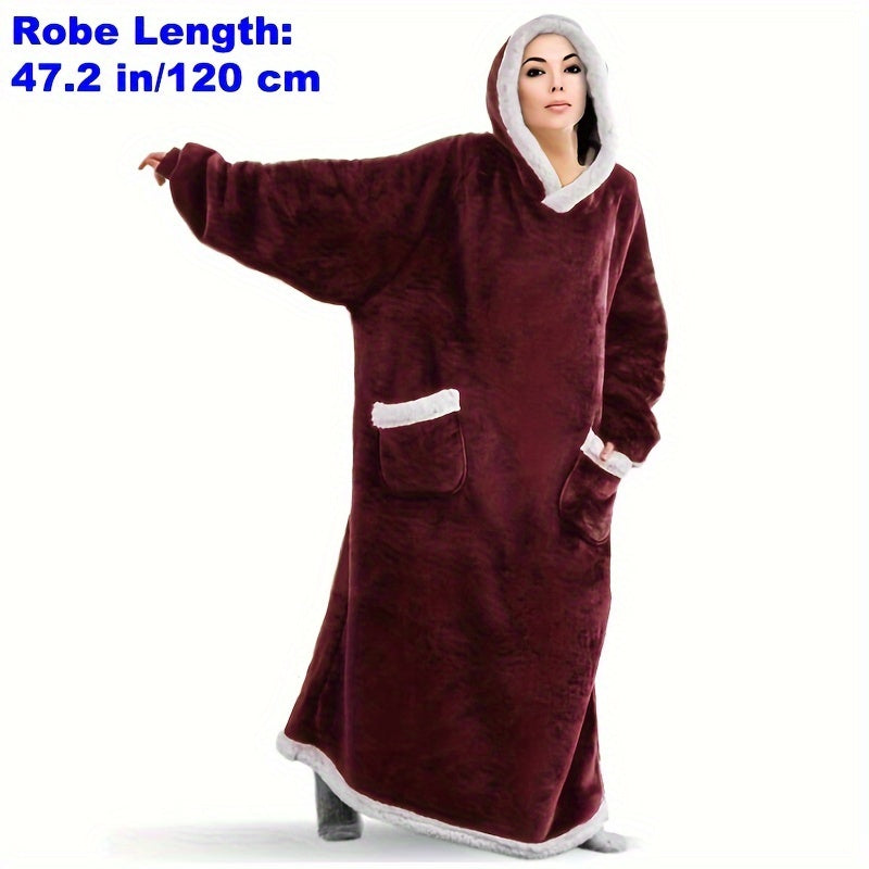 Ko‘k rangli kiyiladigan plash va oq junli chetki qoplama bilan, erkaklar va ayollar uchun uzoq, yumshoq ro‘ba