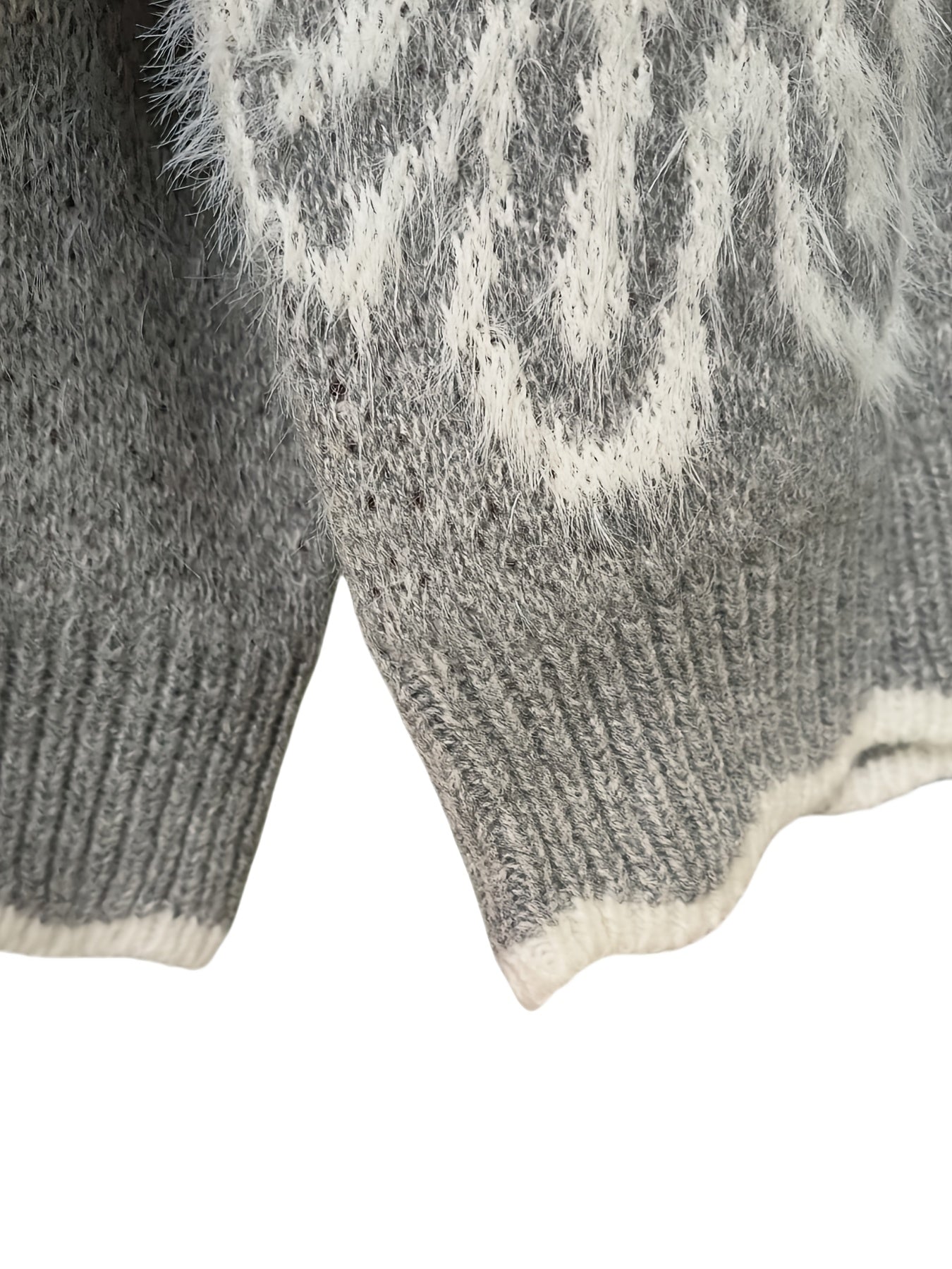 Suéter de mujer talla grande con escote en V y patrón floral, de manga larga, en gris