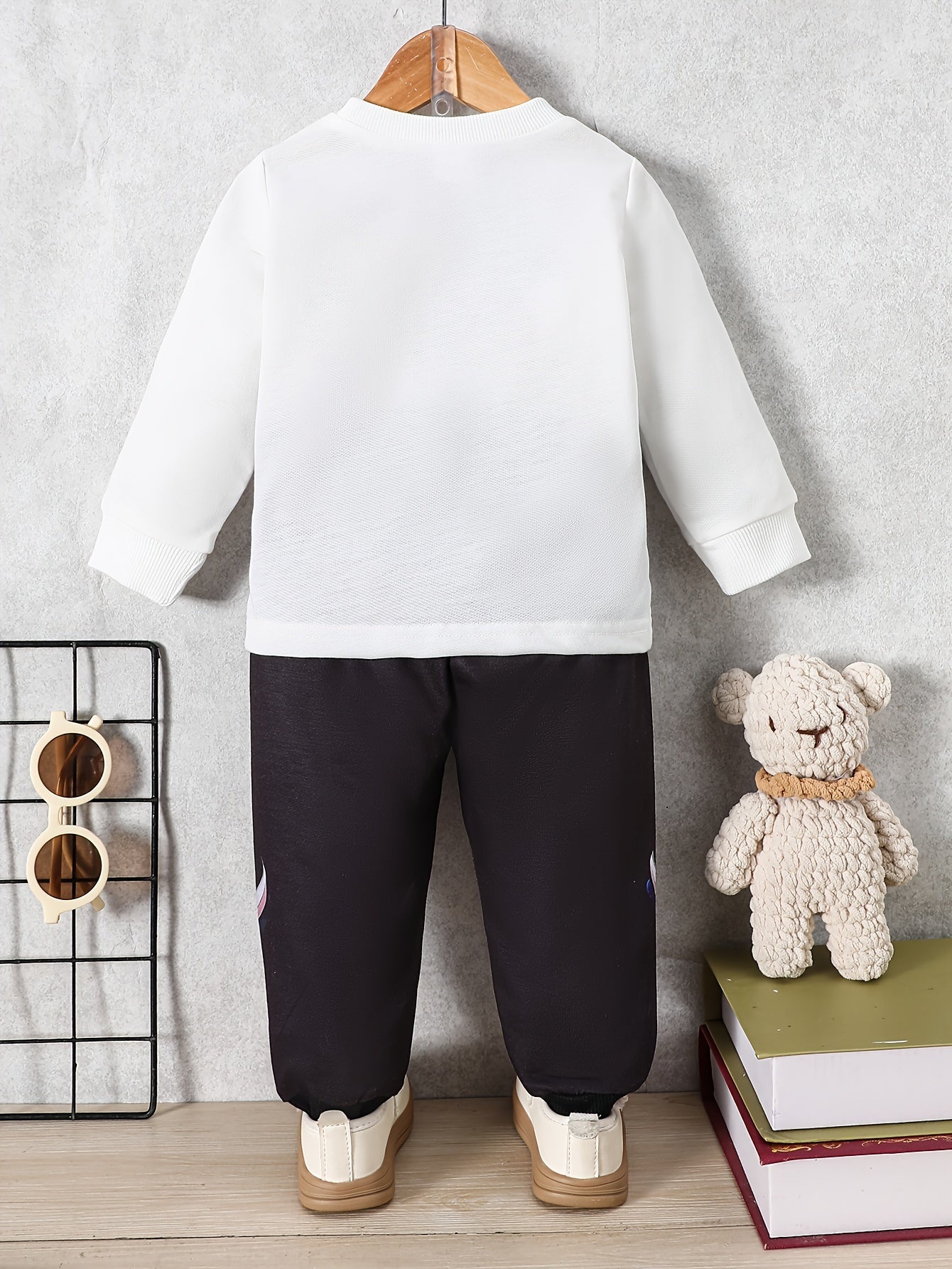 Baby Boy Sweatshirt and Pants Set with Hooded Bear Print for Fall Winter