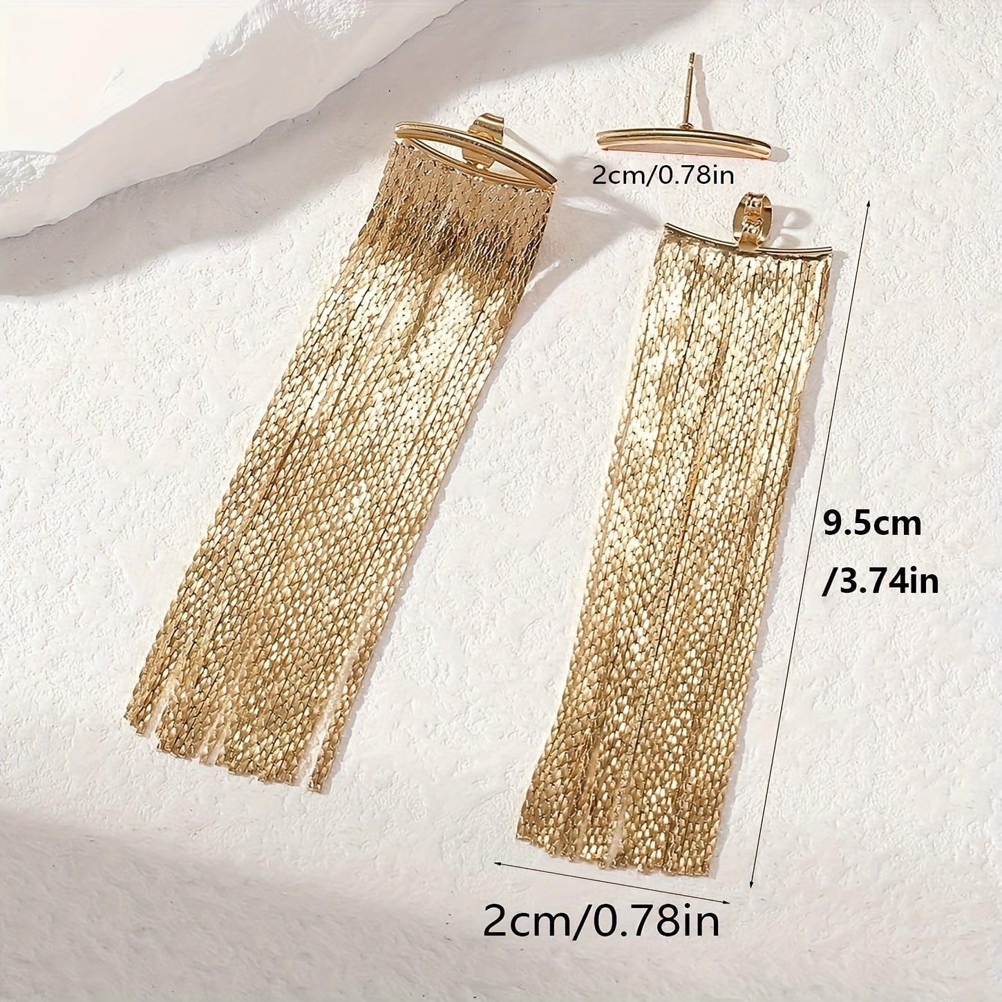 Ijodiy ayol quloq bezaklari, bu oddiy punk uslubidagi tassel osma bilaguzuklar har qanday noyob aksessuarlarni sevuvchi ayol uchun mukammal sovg'adir. Metall zanjirdan tayyorlangan bu bilaguzuklar har qanday kiyimga zamonaviy qo'shimcha hisoblanadi.