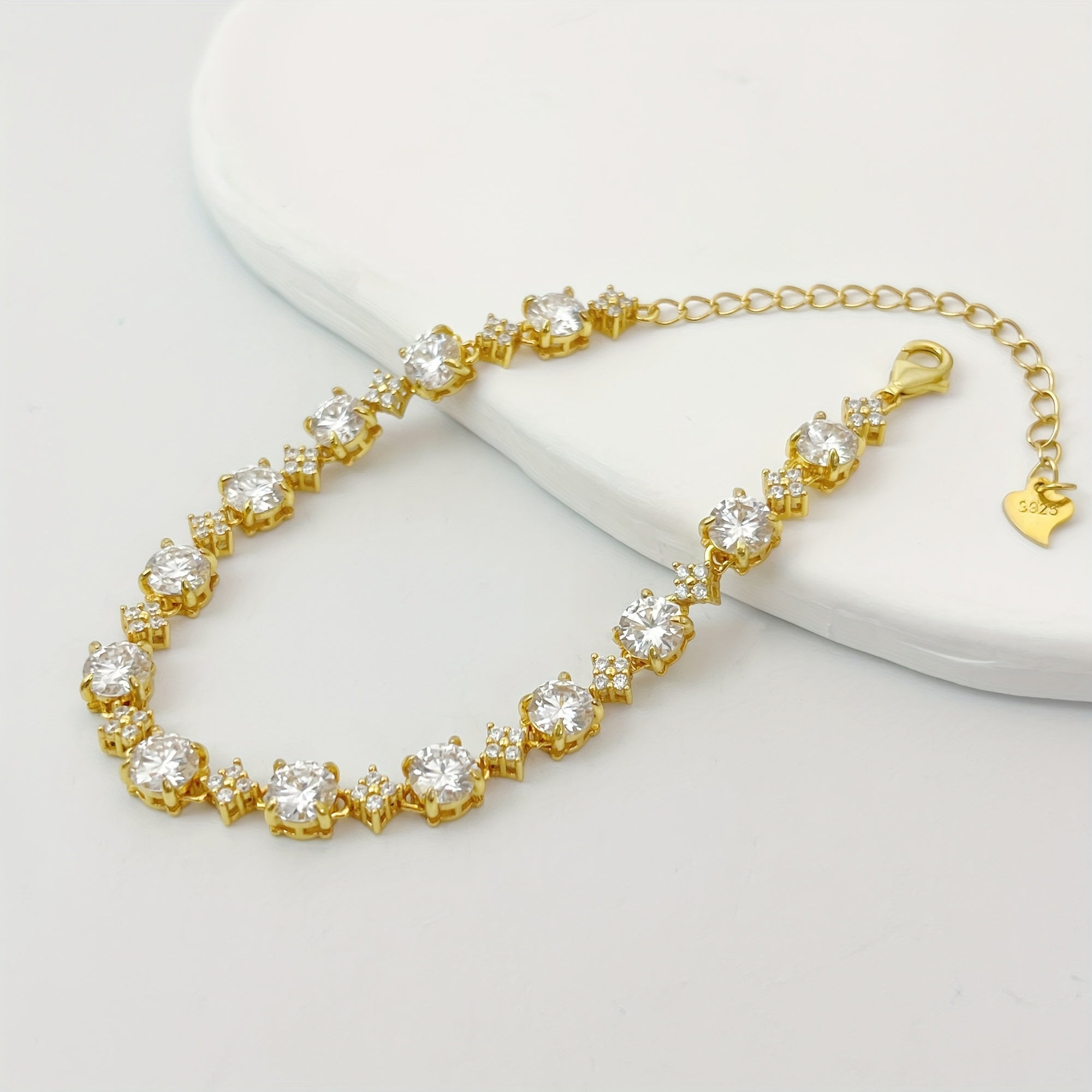 Klassik va Nafis 0.5ct Moissanite Bilaguzuk, Vintage Uslubida, 18K Oltin Qoplangan Sterling Kumush, Moslashuvchan Zanjir, Har kuni kiyish va Maxsus Tadbirlar uchun Mukammal, Thanksgiving uchun Ideal Sovg'a, Har Mavsumda Qulay.