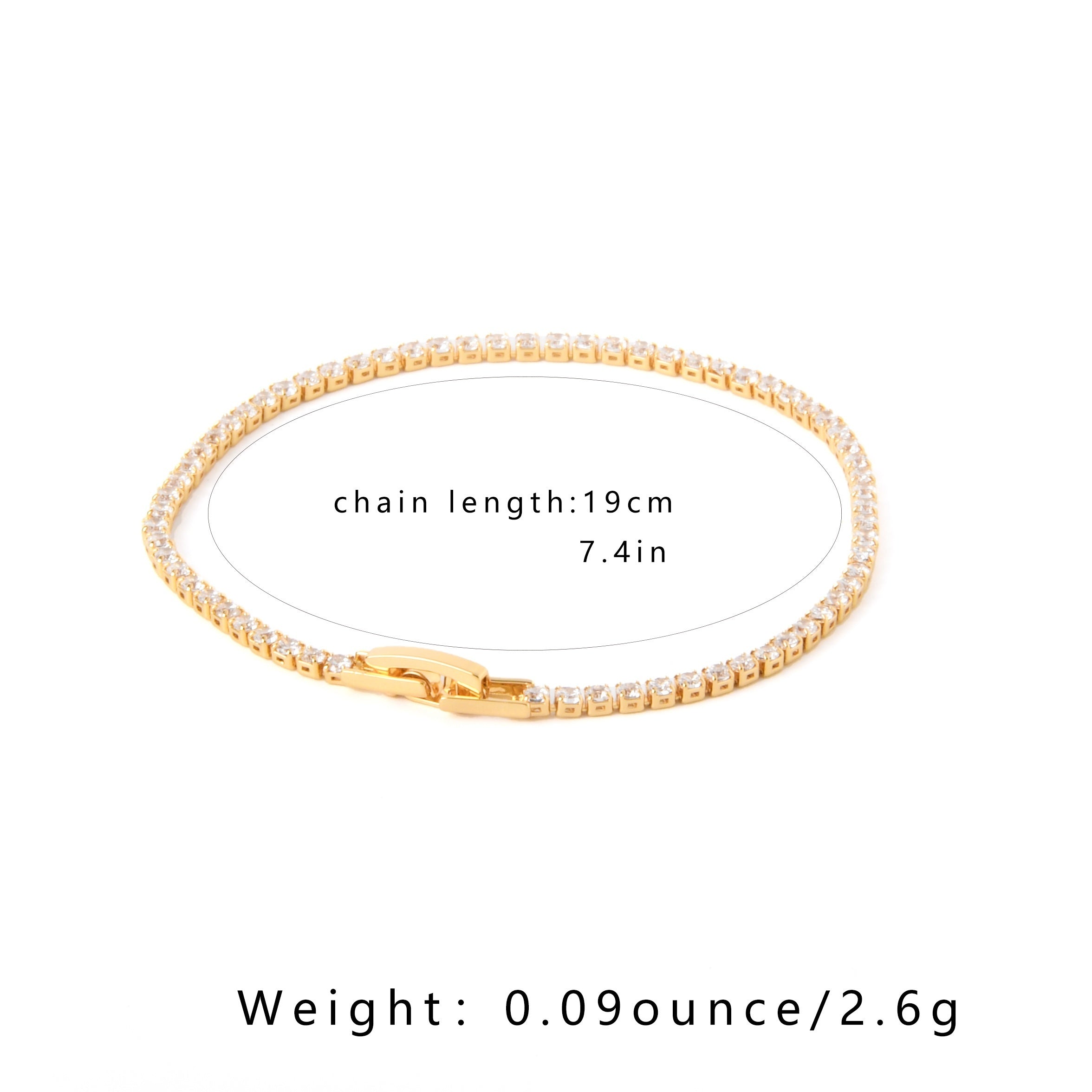 Bu porloq titan po'latidan yasalgan, zirconiy bilan bezatilgan tennis bilaguzuk bilan muzlatib oling, qo'shimcha hashamat uchun sovg'a qutisida taqdim etilgan.