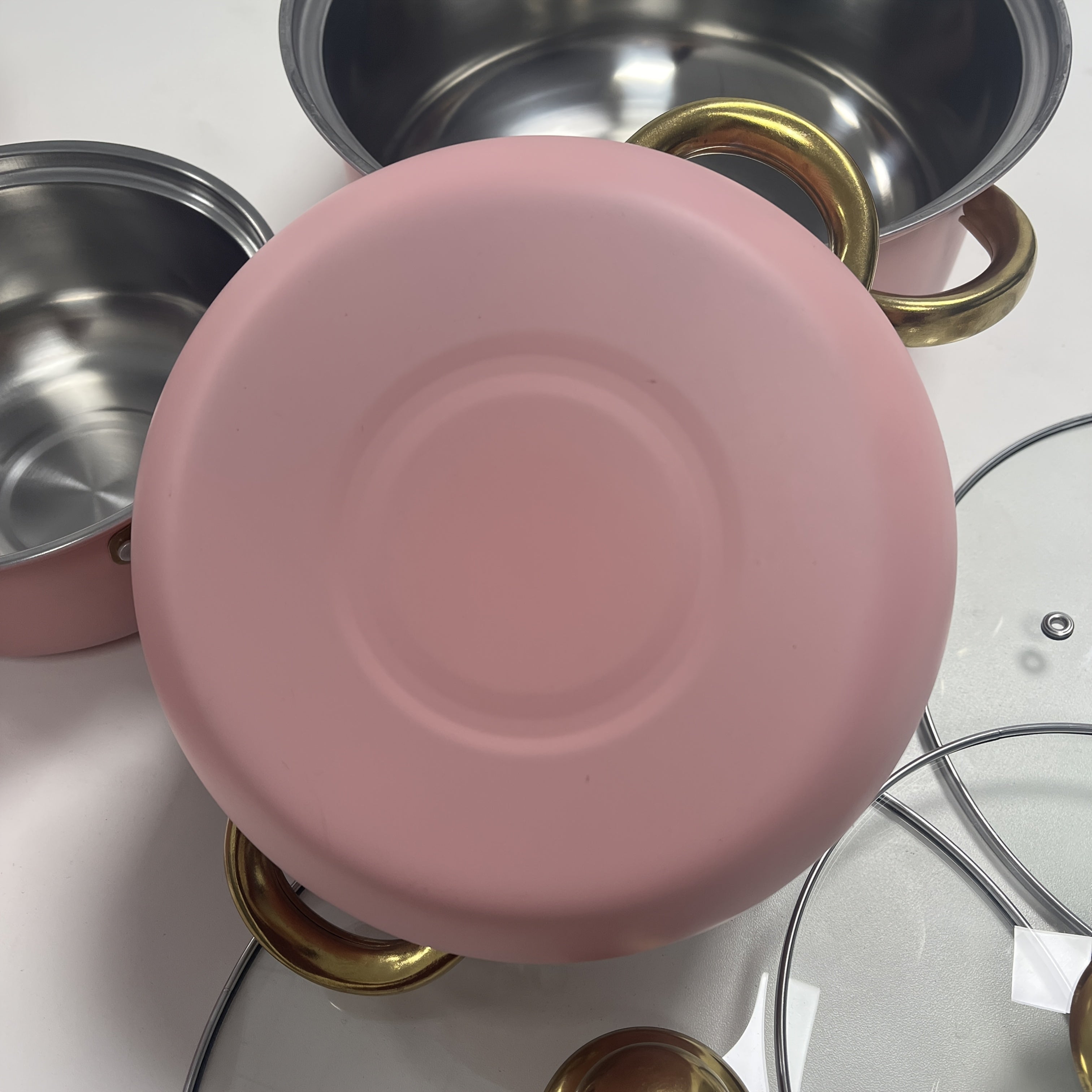 Yurakni qizdiradigan taomlar: Premium zanglamas po'latdan yasalgan supa qozoni qopqoq bilan, induksiya bilan mos va gaz va elektr pechlari uchun yopishqoq emas. Qovurma va jo'xori uchun mukammal - Rojdestvo va Thanksgiving sovg'alari uchun ajoyib.