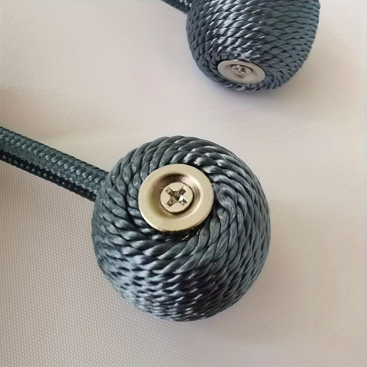 Cierre de cortina magnético con extremos esféricos dorados para soporte de cortina de ducha en baño