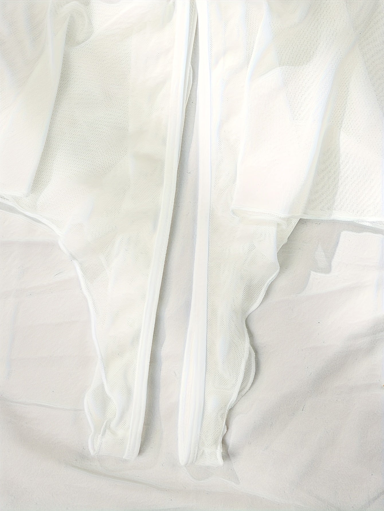 Mono ajustado de talla grande para mujer con encaje en contraste y escote en V profundo