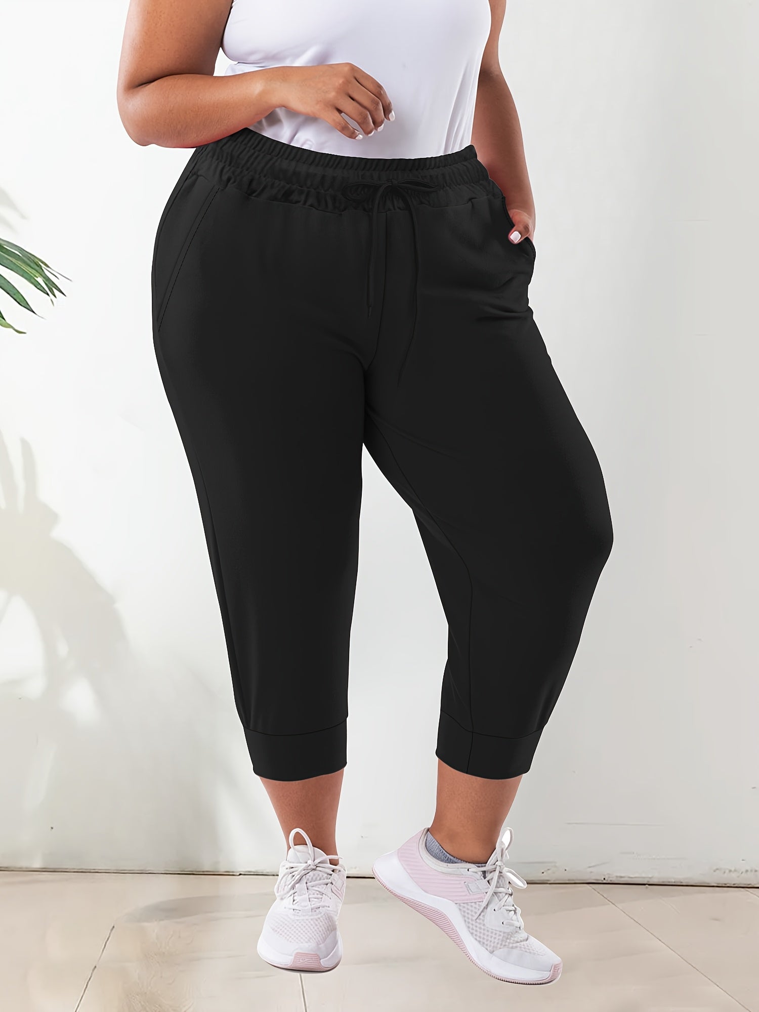 Women's Plus Size Capri Joggers With Drawstring And Pockets Athletic Pants