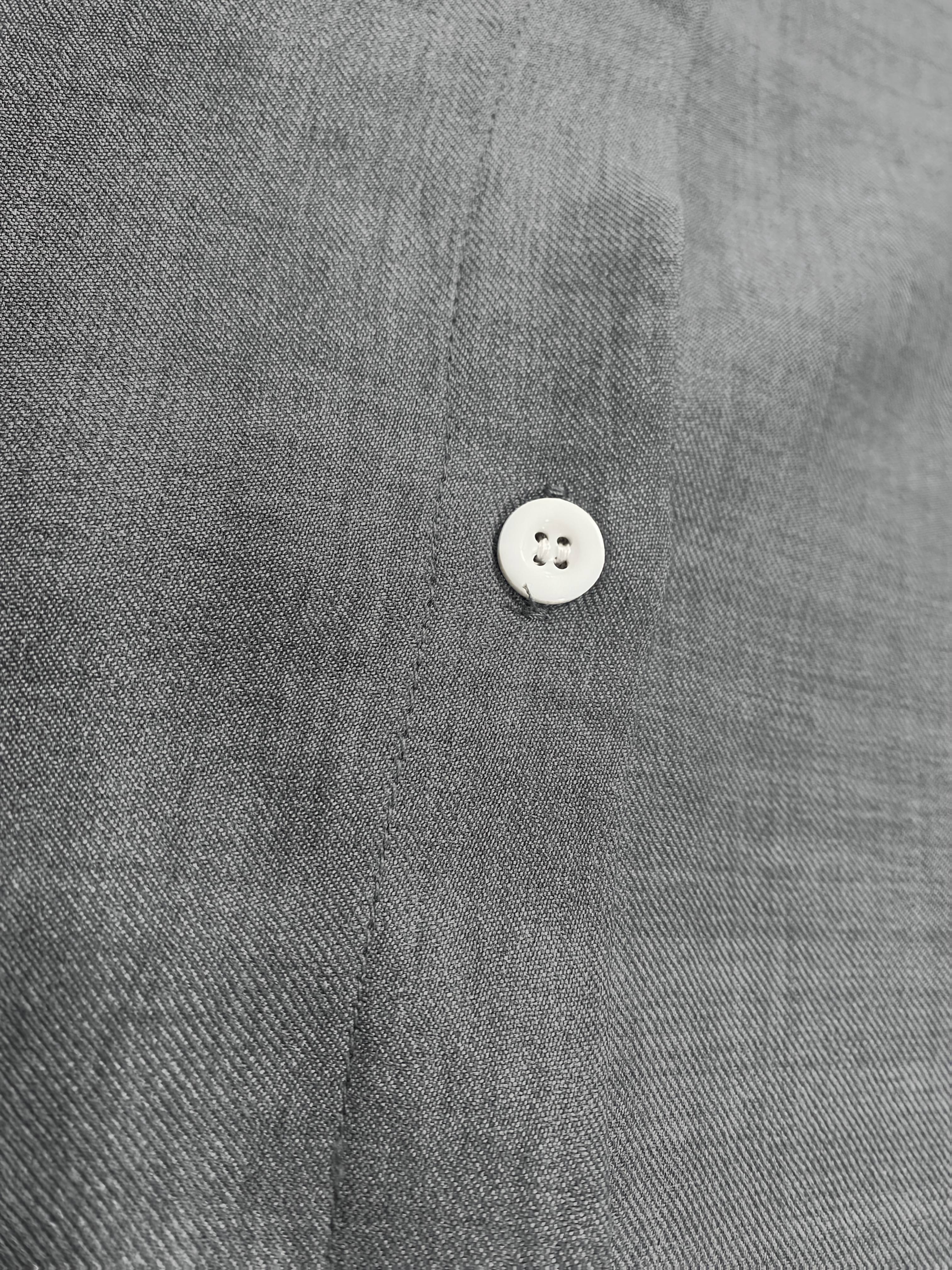 Ayollar uchun katta hajmli kundalik erkin fit kulrang bluz, kruj bo'yin, tugma bilan yopiladi, ribli manshetlar