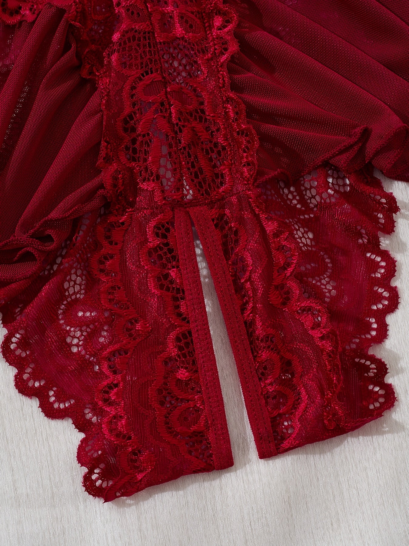 Ayollar uchun katta tikanli tarmoqli halter bo'yinli ochiq qovurg'a pizhama