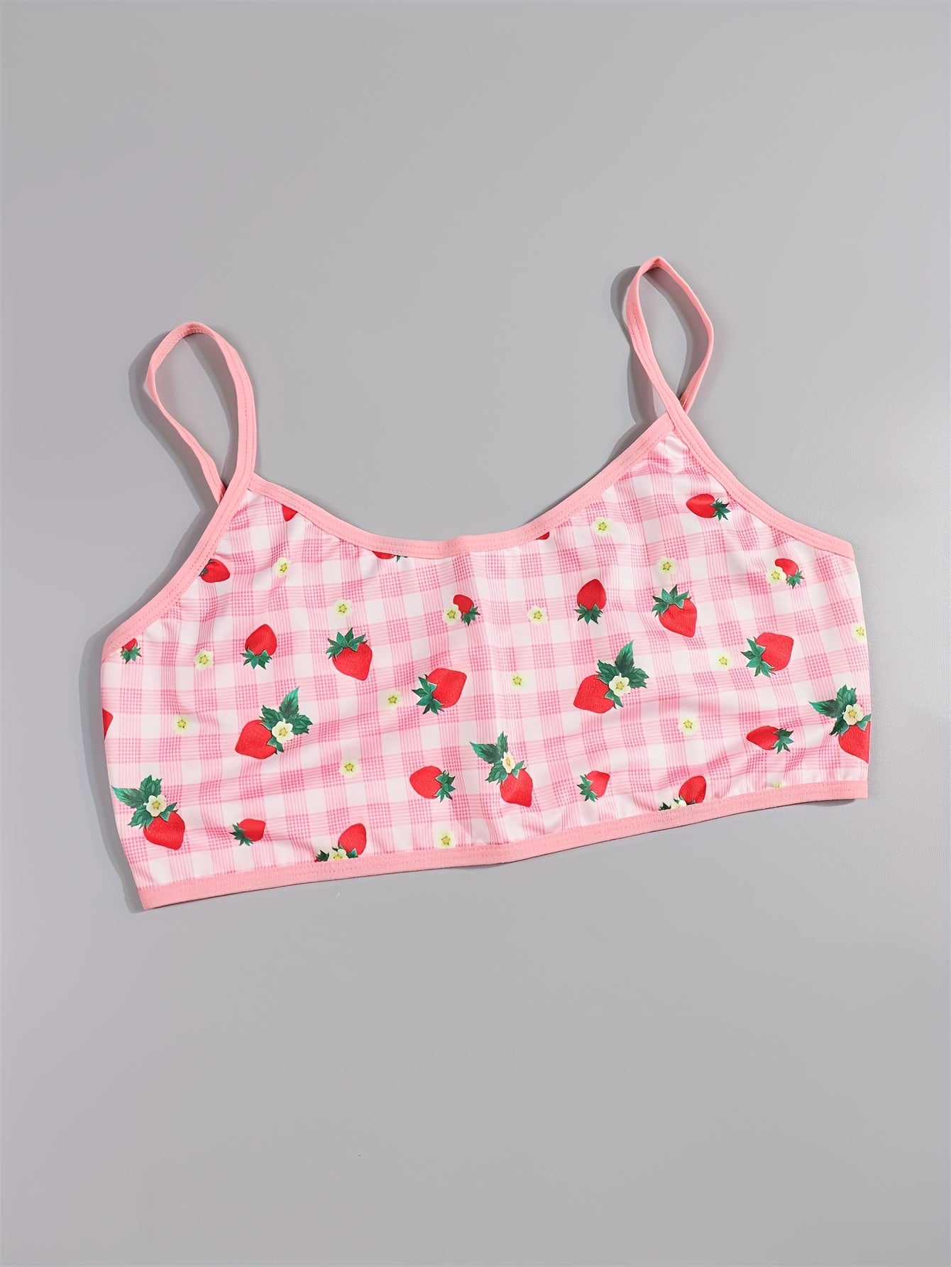 Комплект женского нижнего белья Dircho включает 2 предмета, изготовленных из трикотажной ткани из полиэстера и эластана. Он имеет повседневный принт по всему изделию, бюстгальтер средней поддержки без подкладки и контрастные элементы.