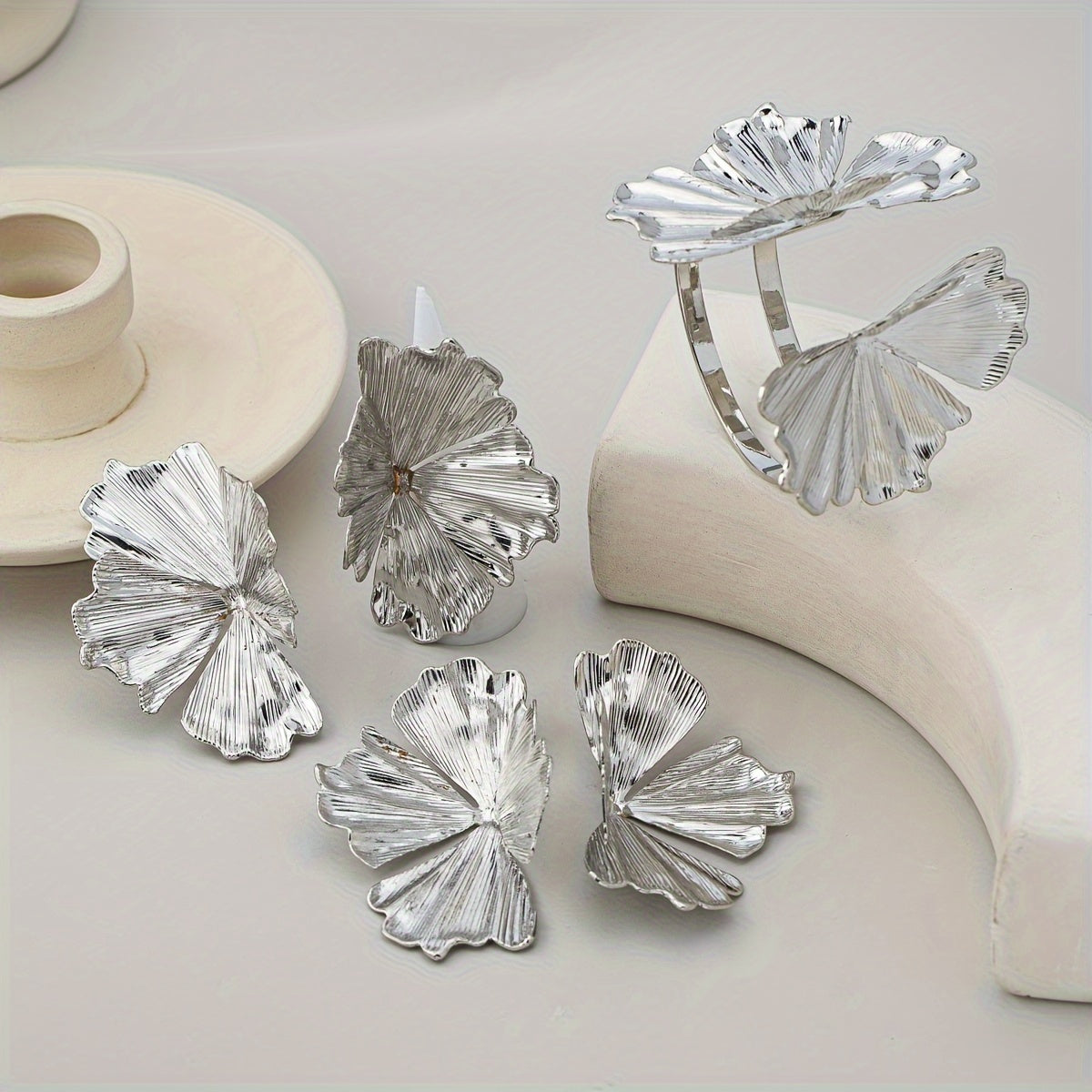 [Eng yaxshi tanlov] Ayollar uchun zamonaviy 5 qismli zargarlik to'plami - Ochiq uzuk, stud quloq bilaguzuklari va bilaguzuk bilan murakkab metall gullar dizayni - To'ylar va maxsus tadbirlar uchun ideal